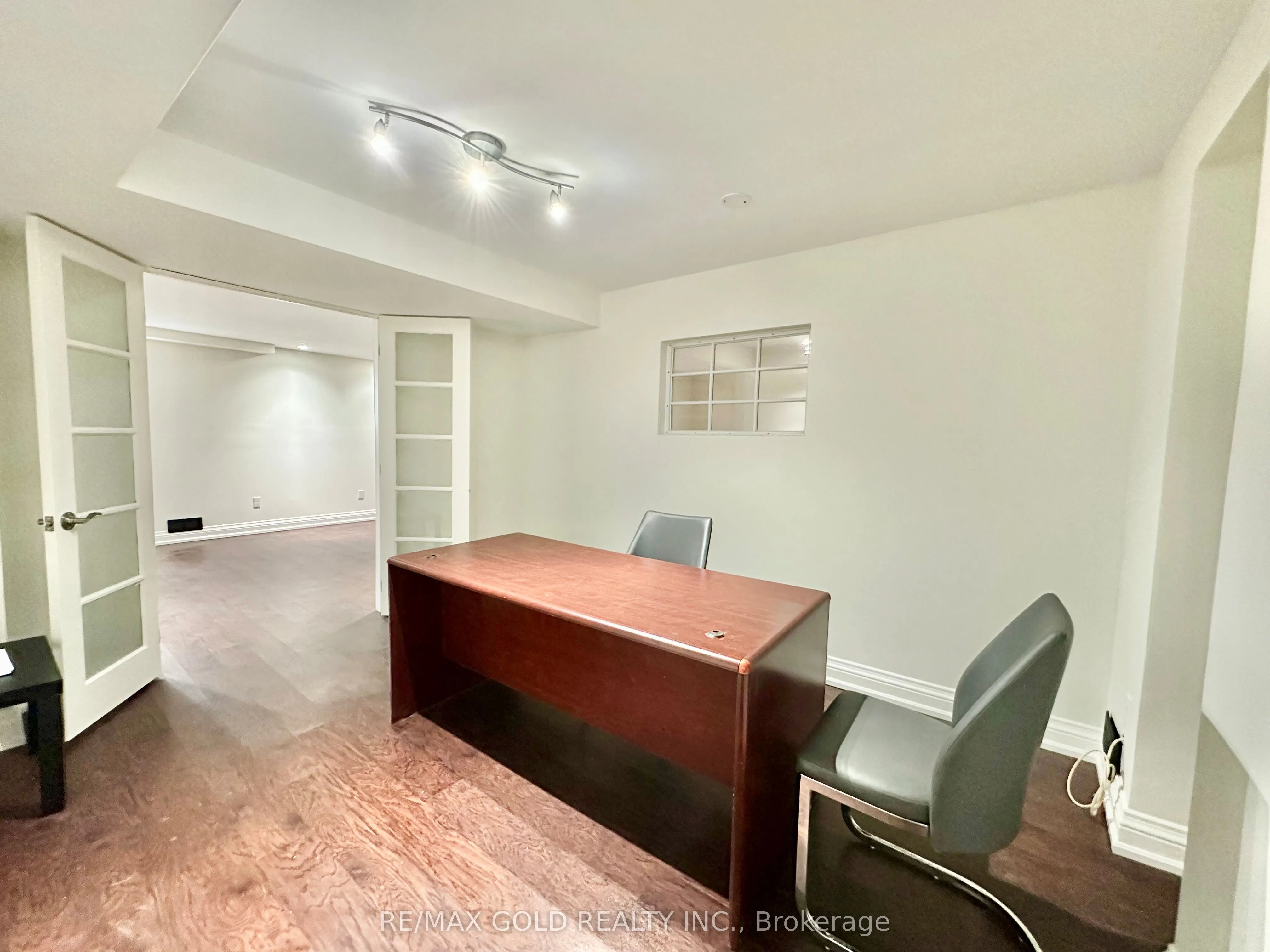 3401 Crompton Crescent