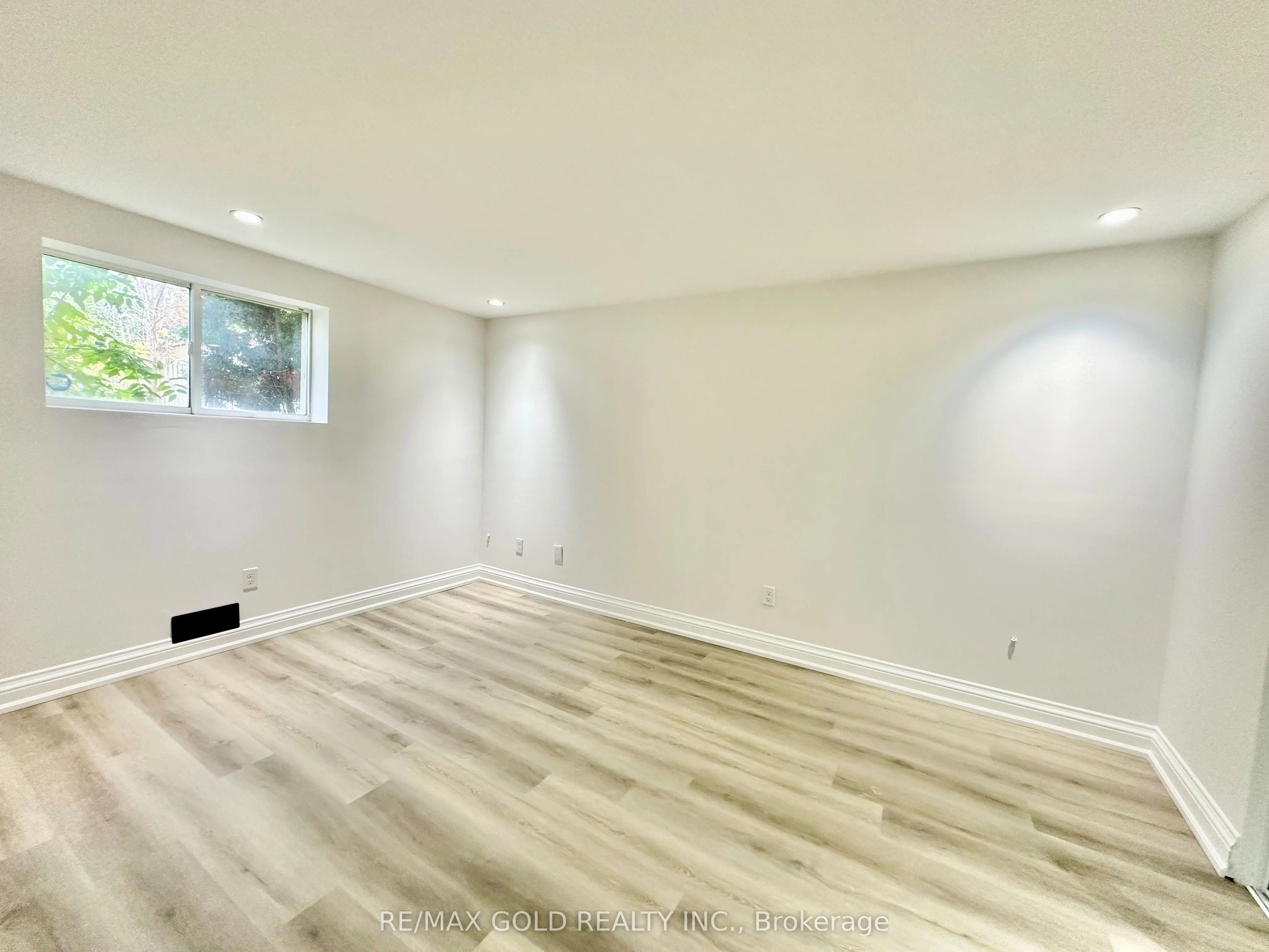 3401 Crompton Crescent