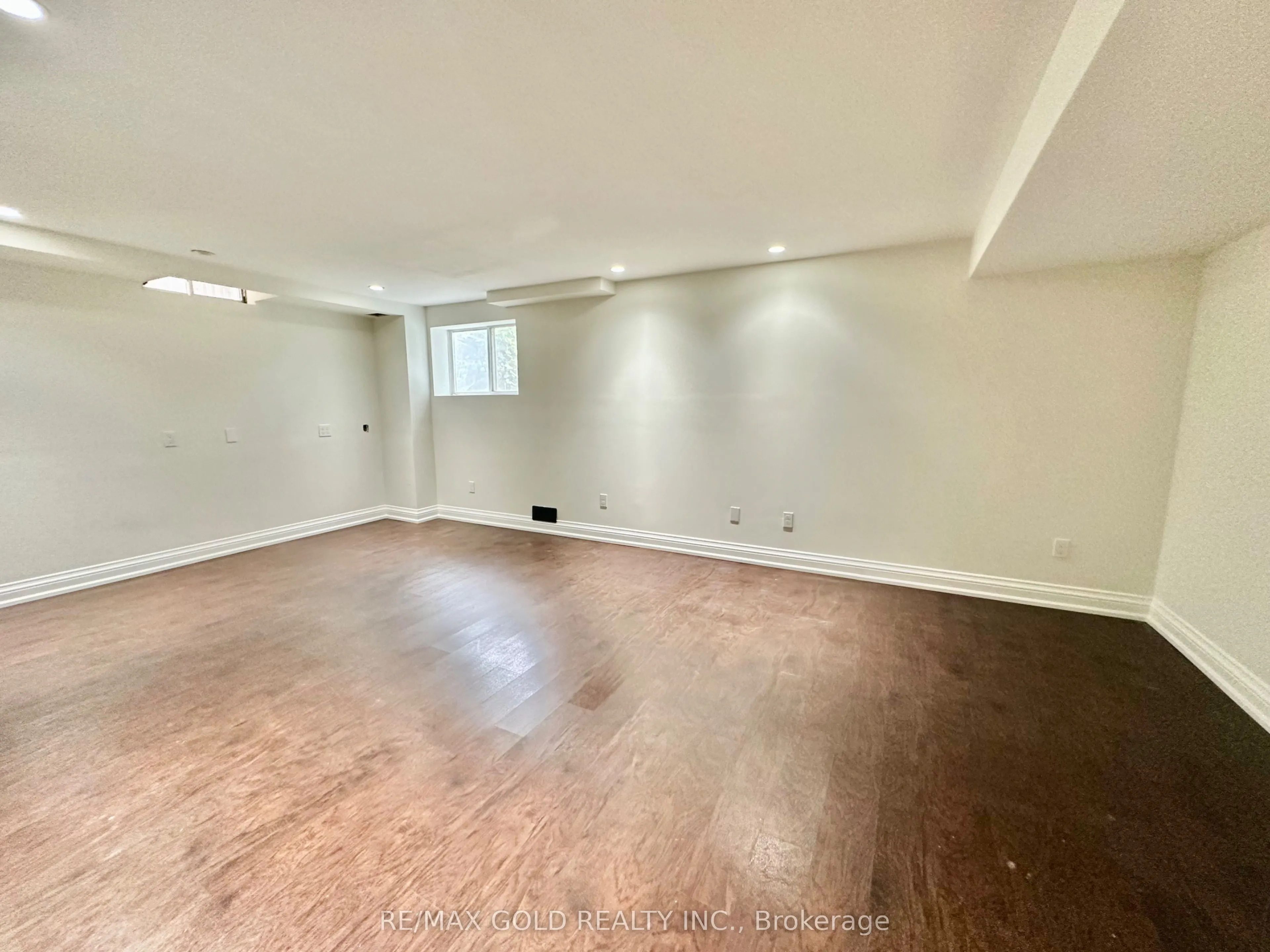 3401 Crompton Crescent