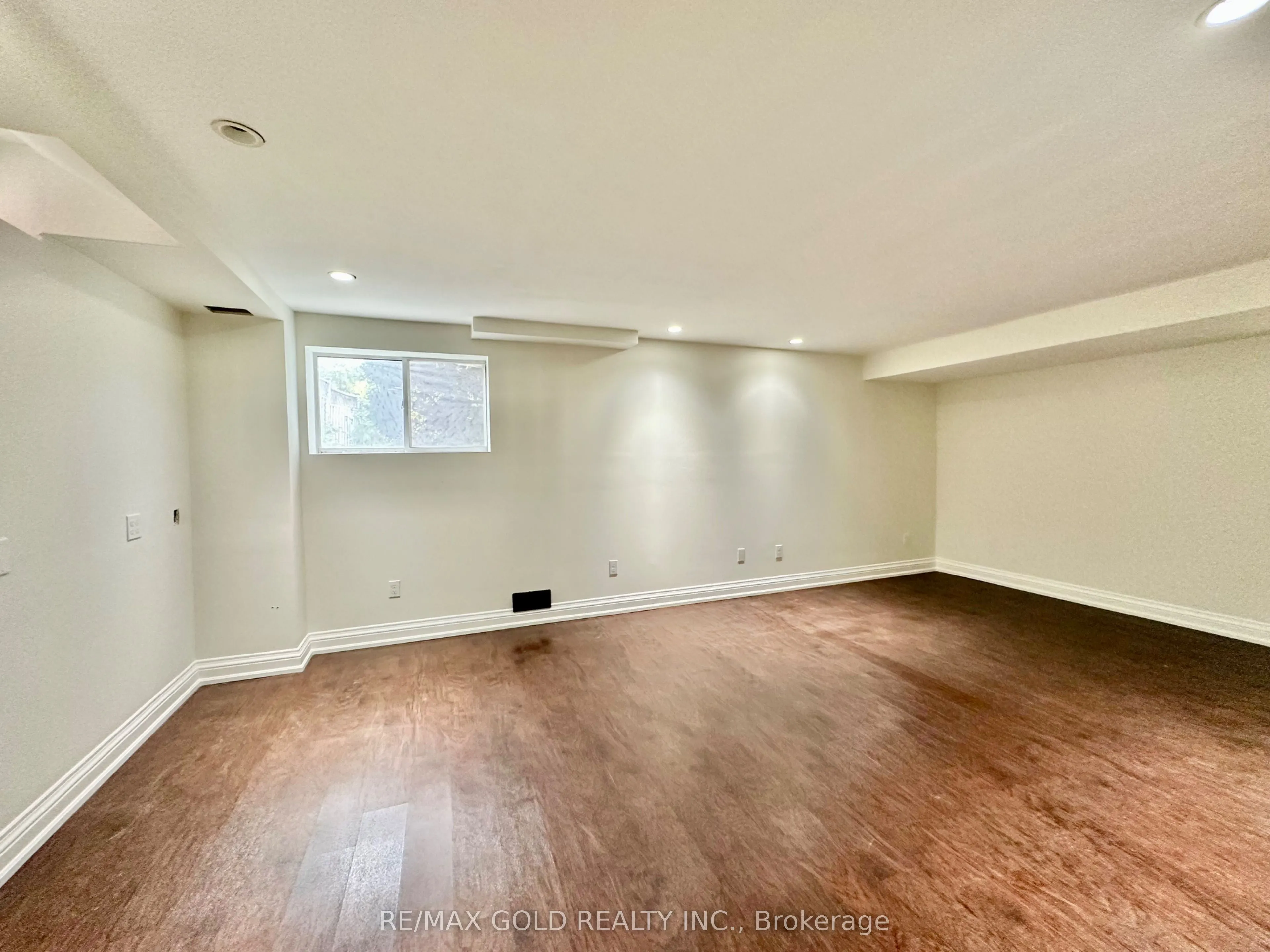 3401 Crompton Crescent