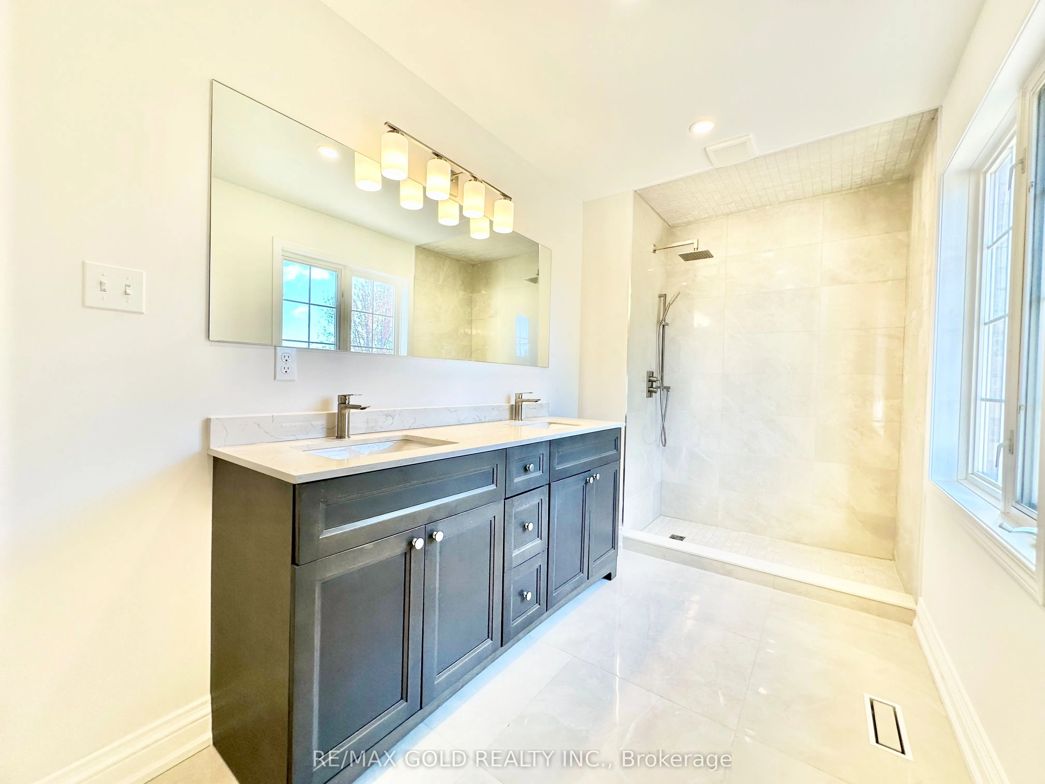3401 Crompton Crescent