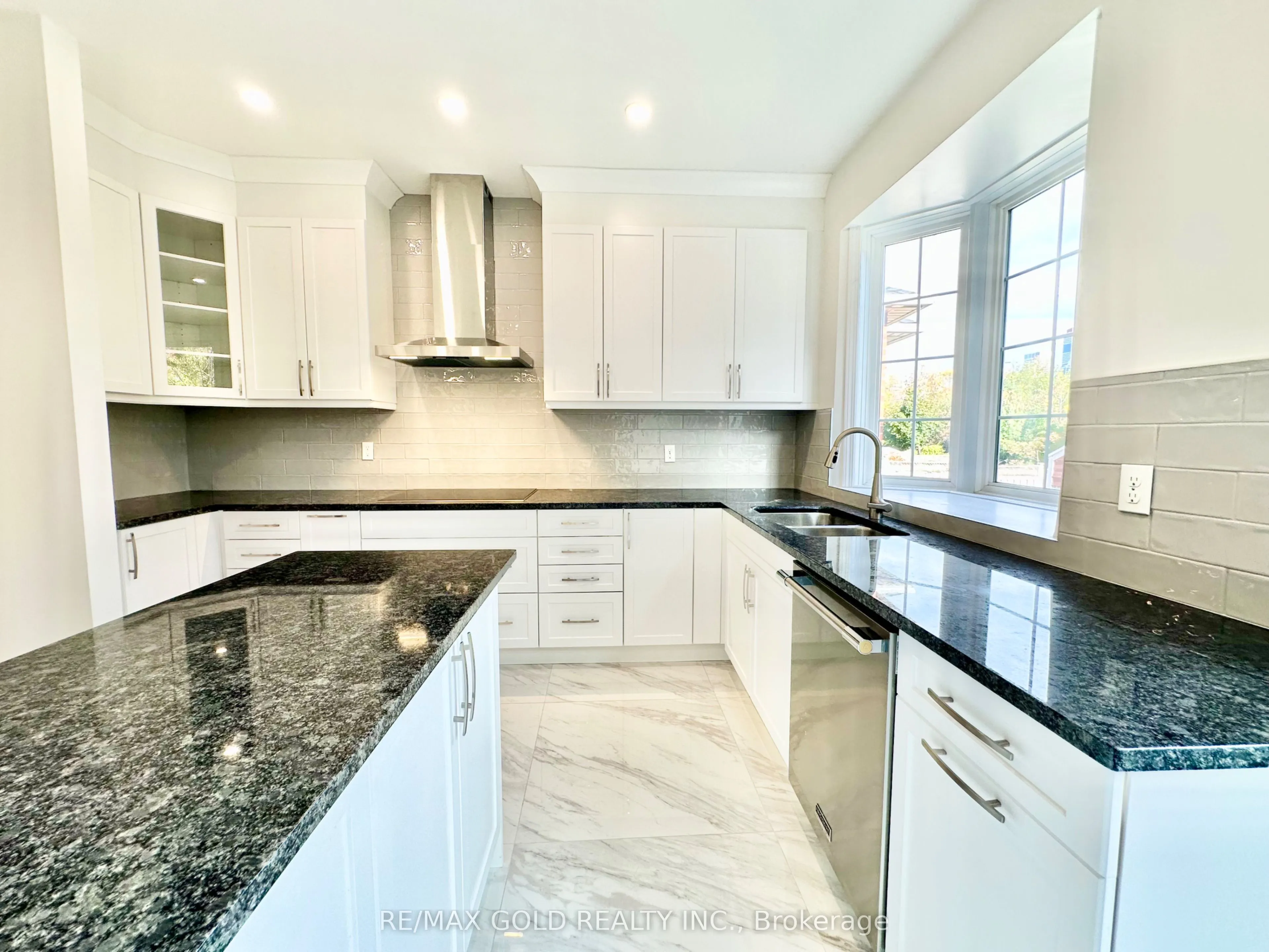 3401 Crompton Crescent