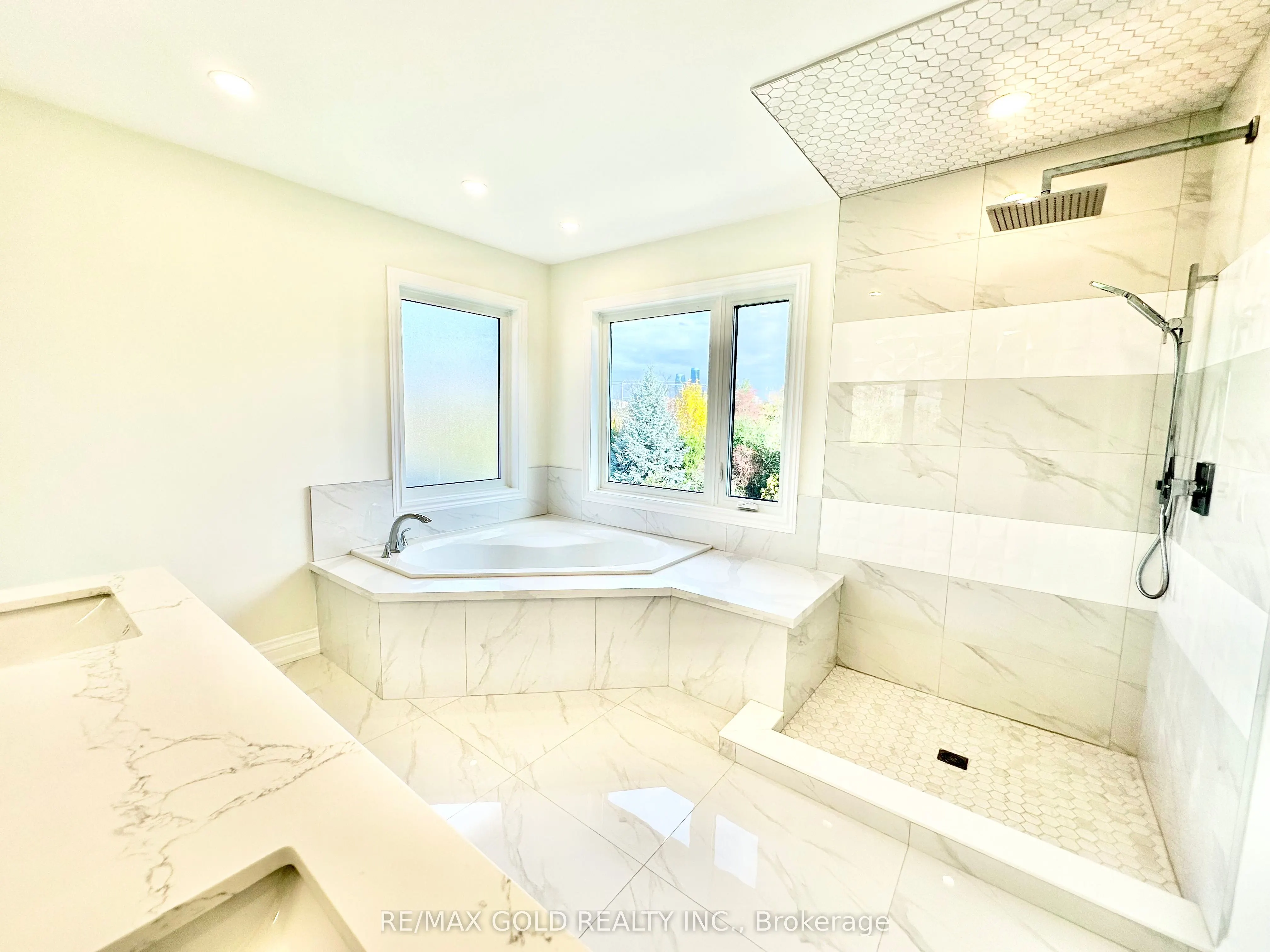3401 Crompton Crescent