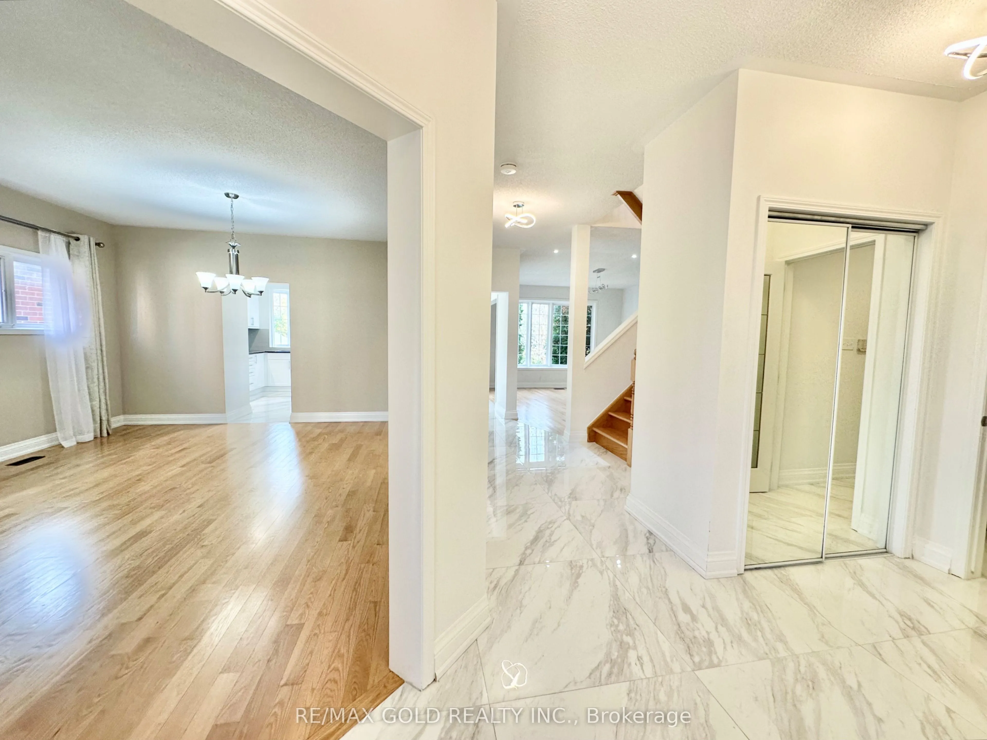 3401 Crompton Crescent