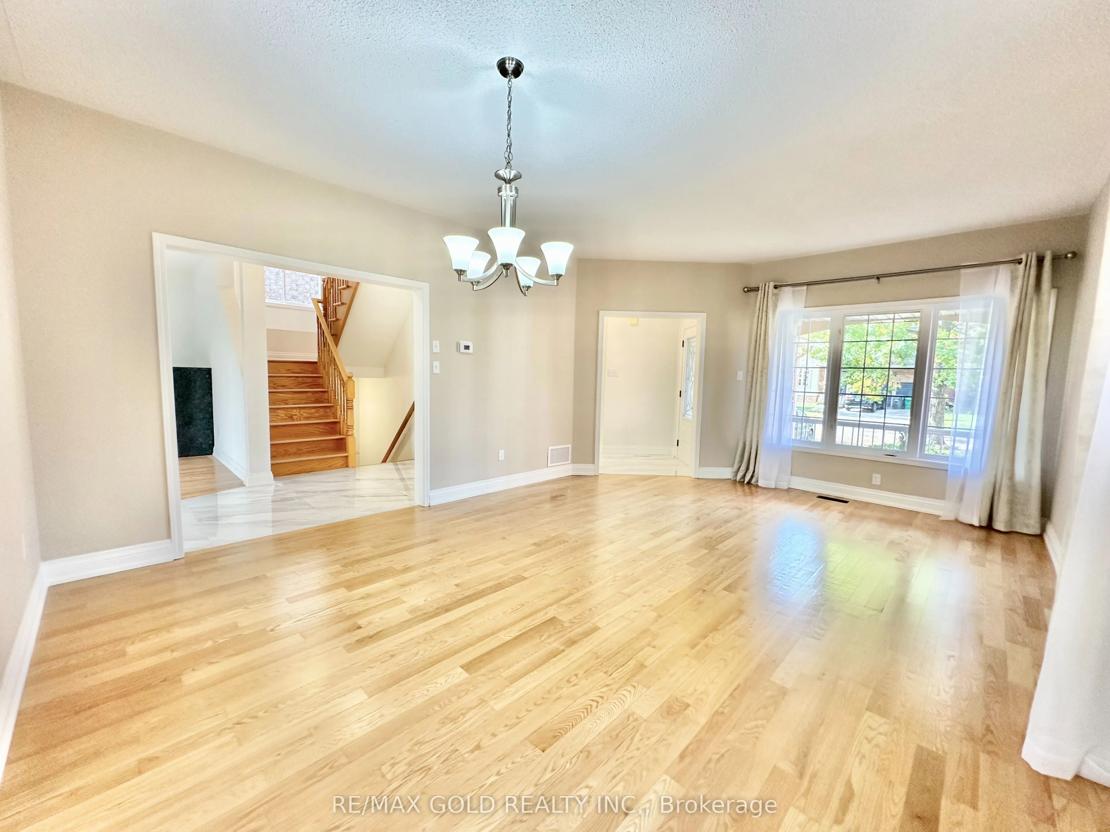 3401 Crompton Crescent