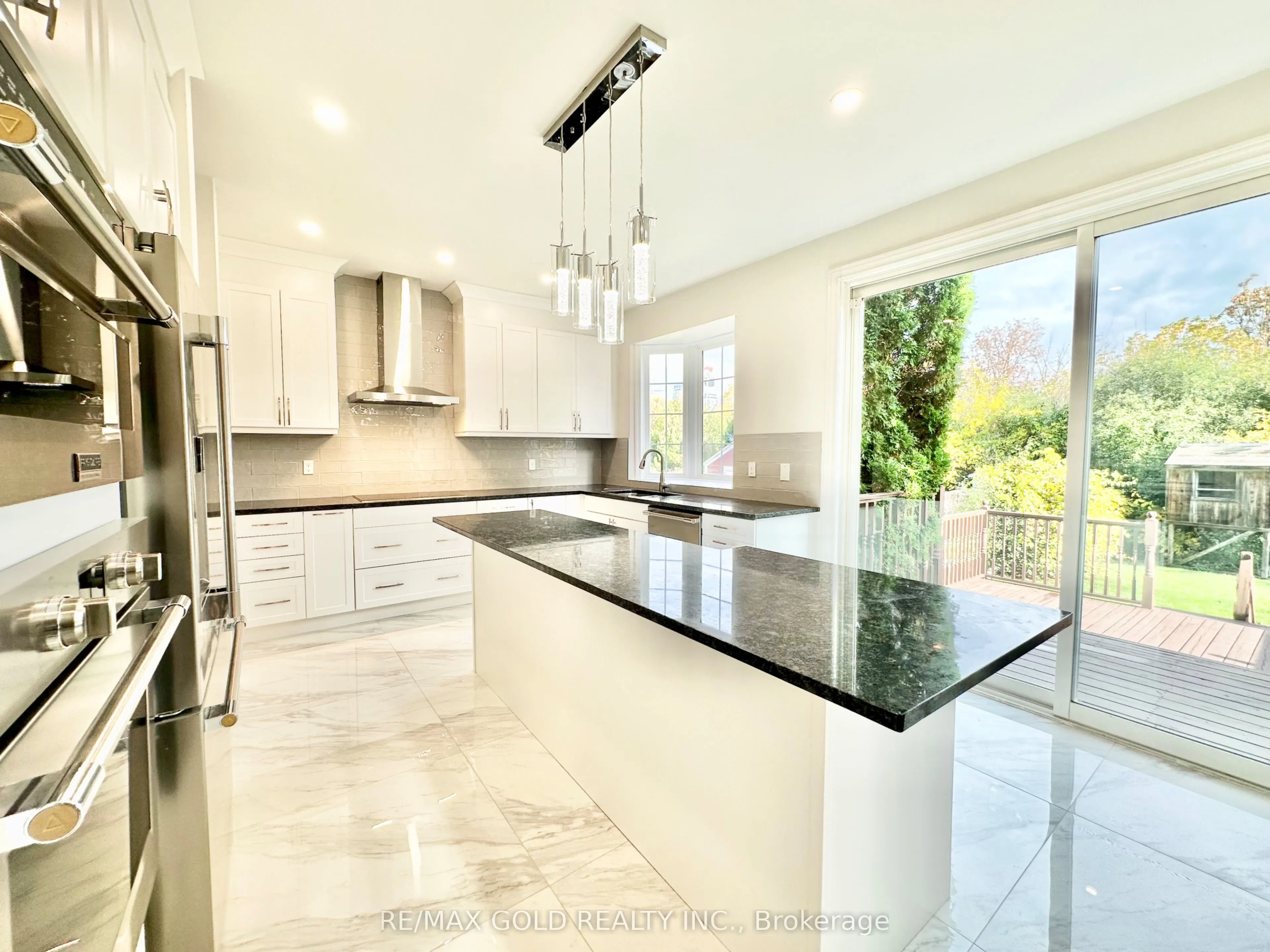 3401 Crompton Crescent
