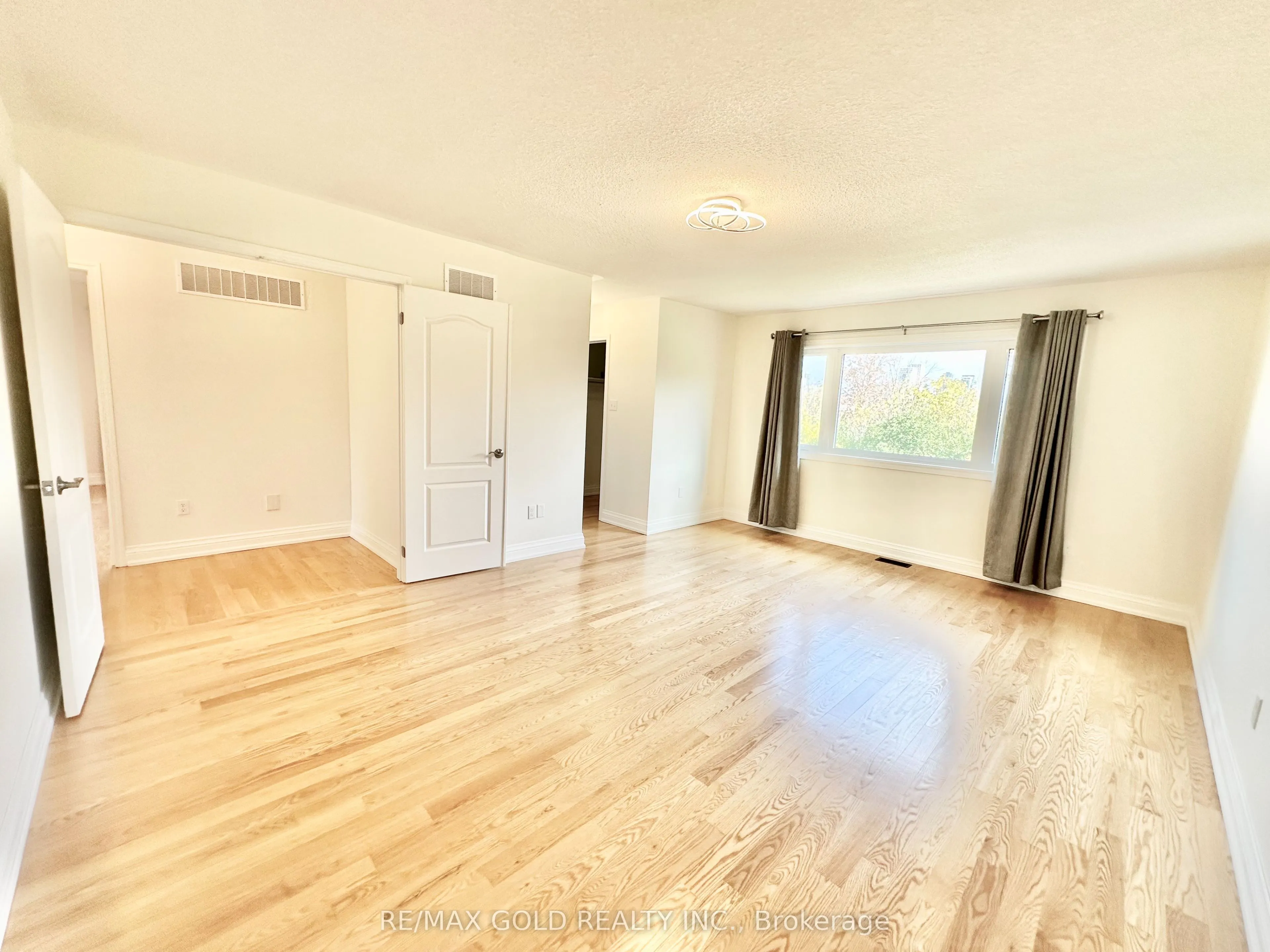 3401 Crompton Crescent