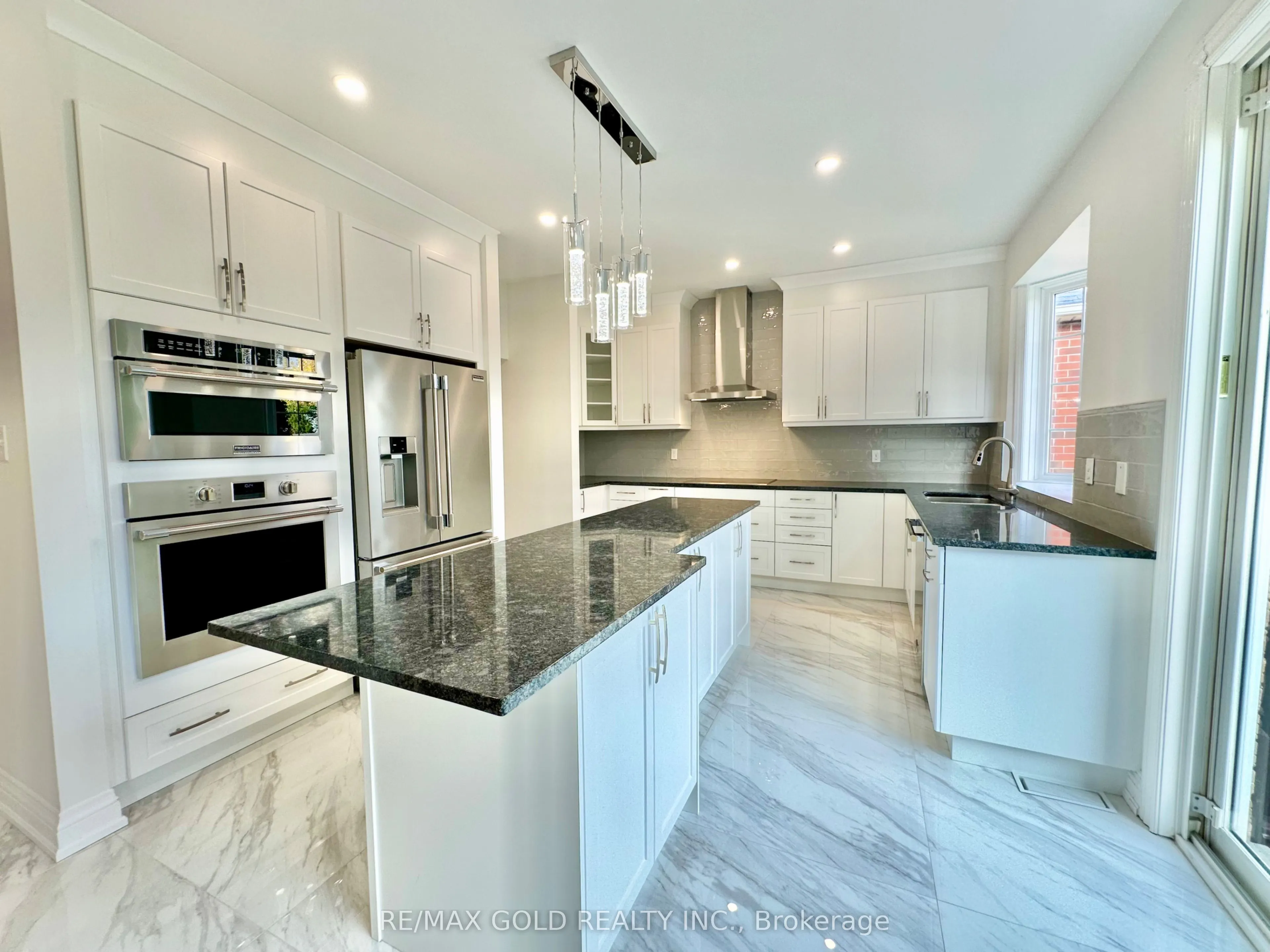 3401 Crompton Crescent