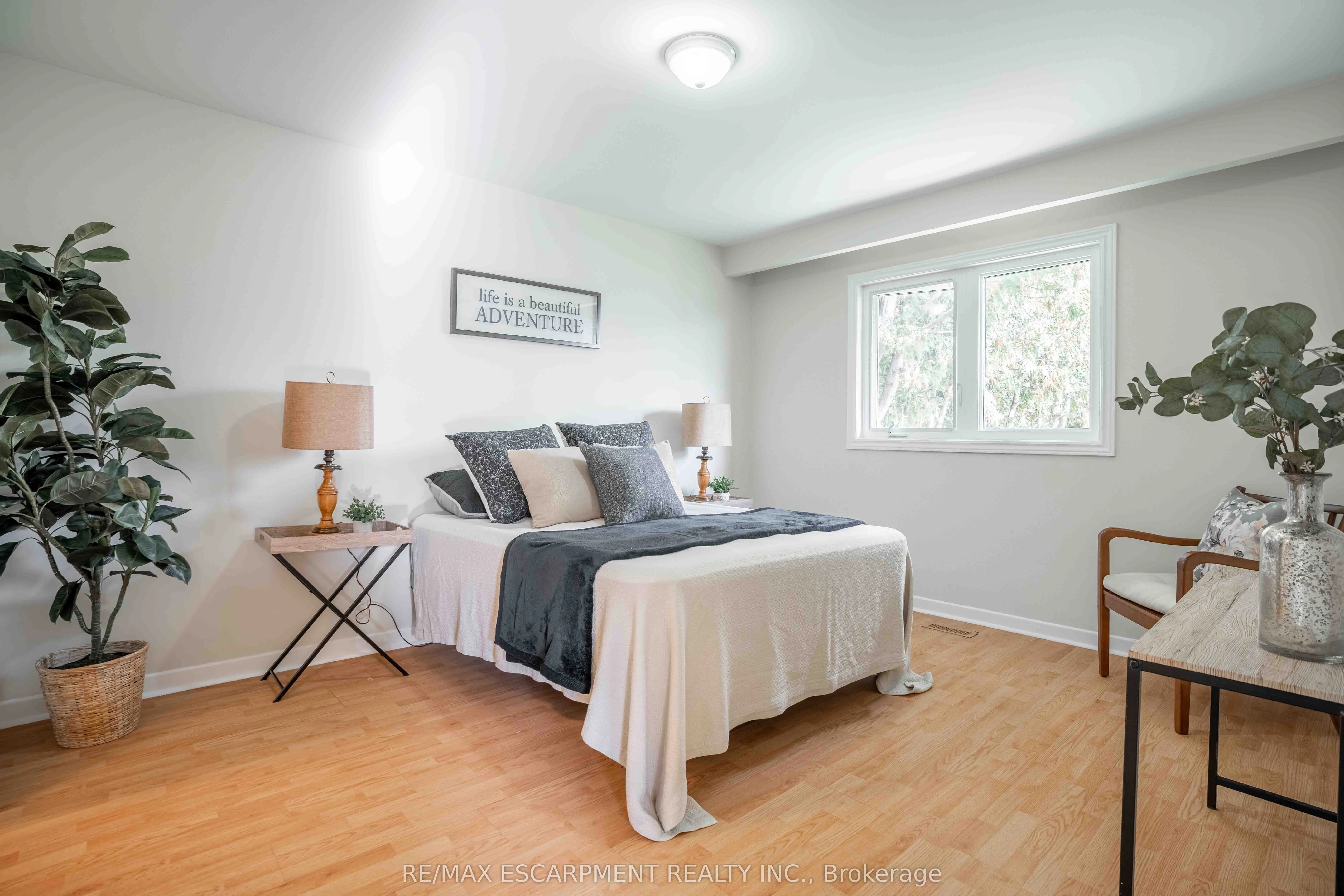 2559 Kingsberry Crescent