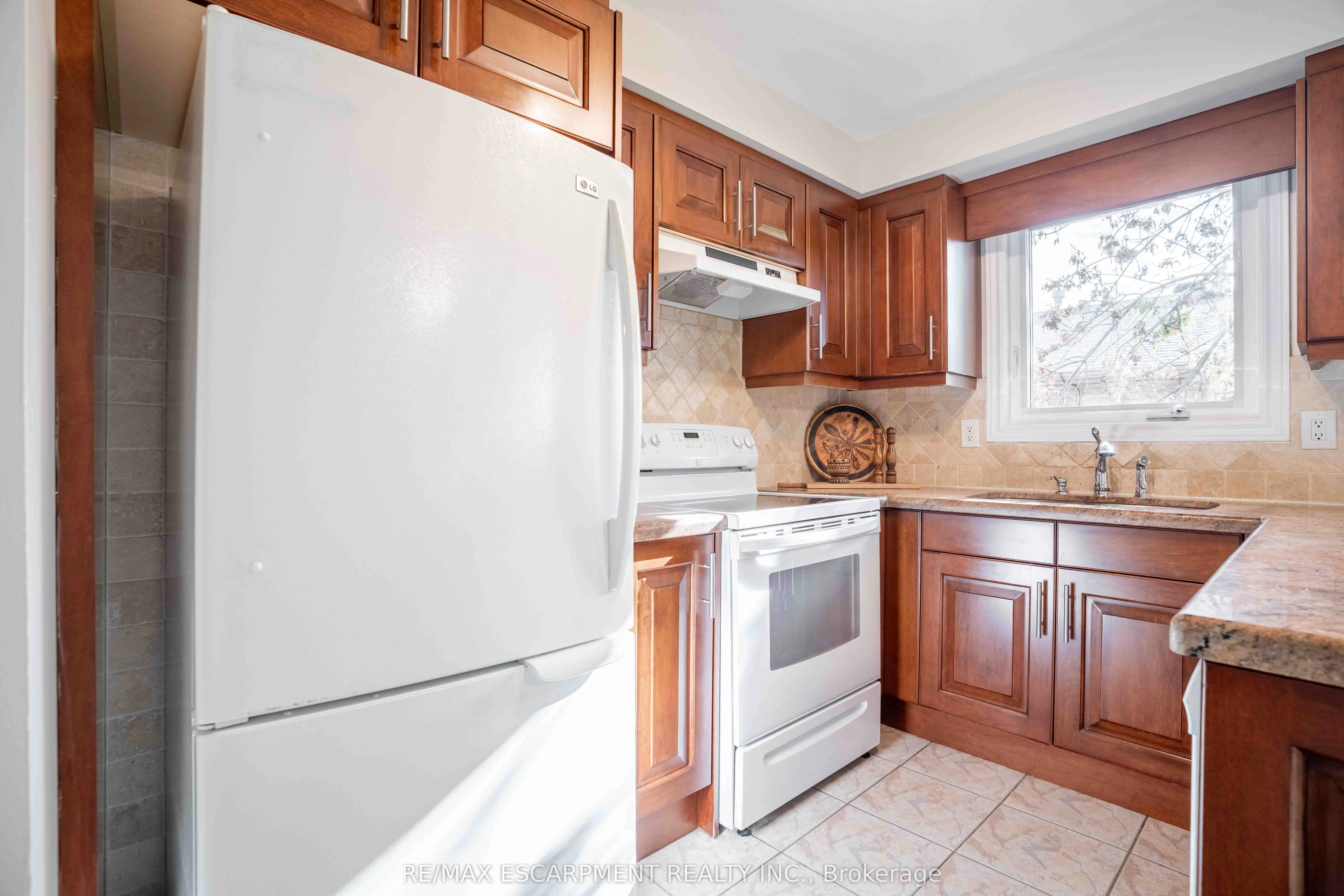 2559 Kingsberry Crescent