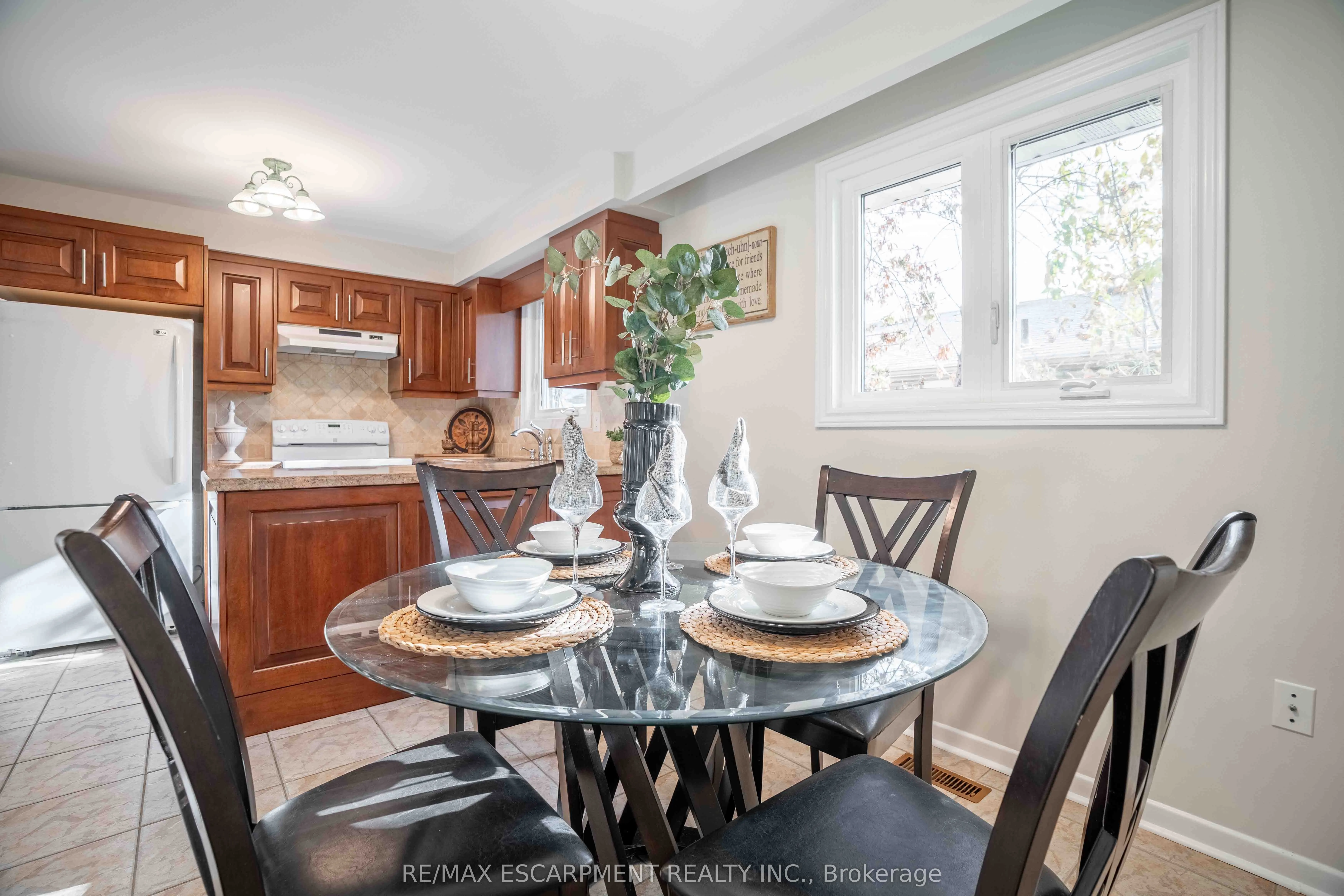 2559 Kingsberry Crescent