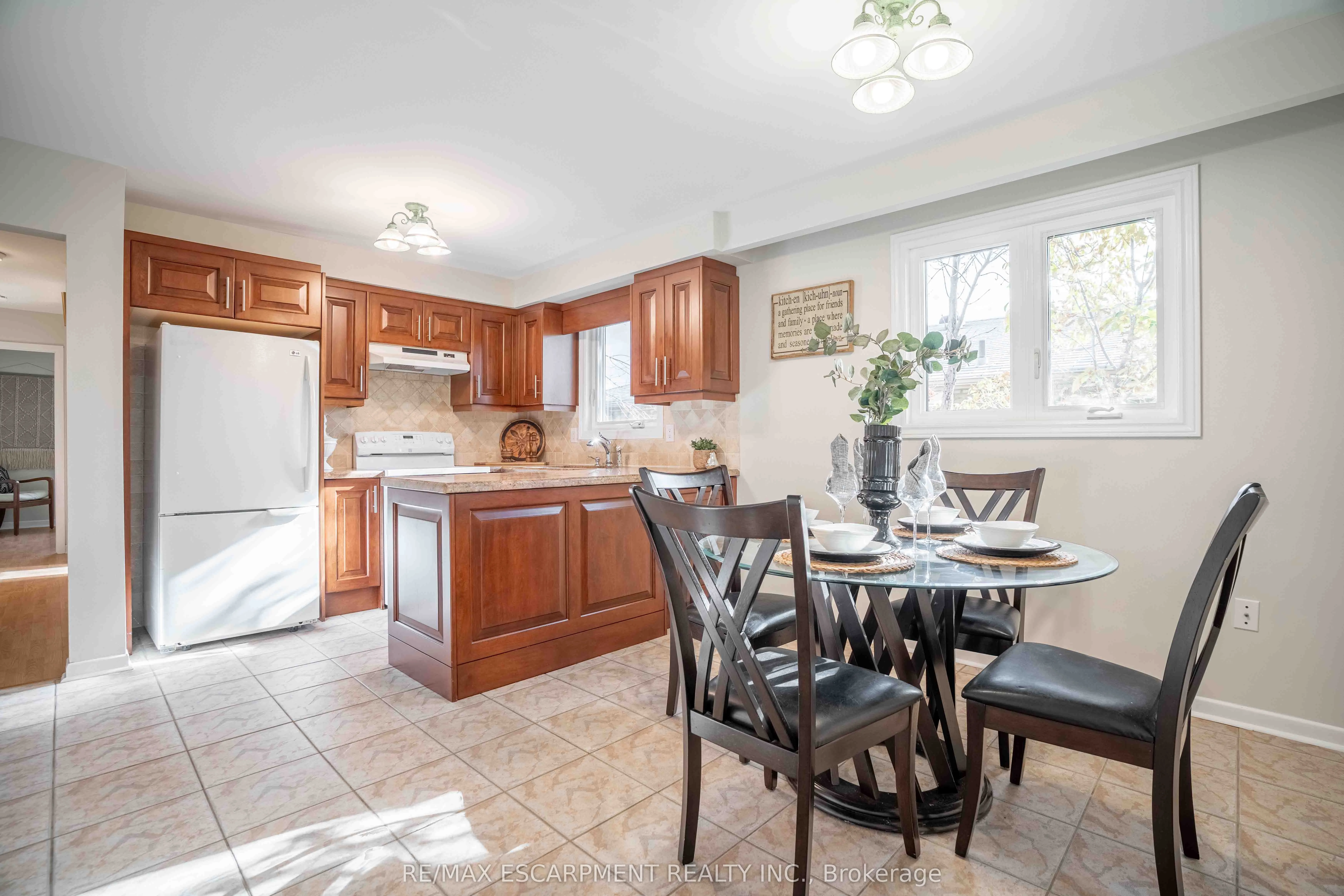 2559 Kingsberry Crescent