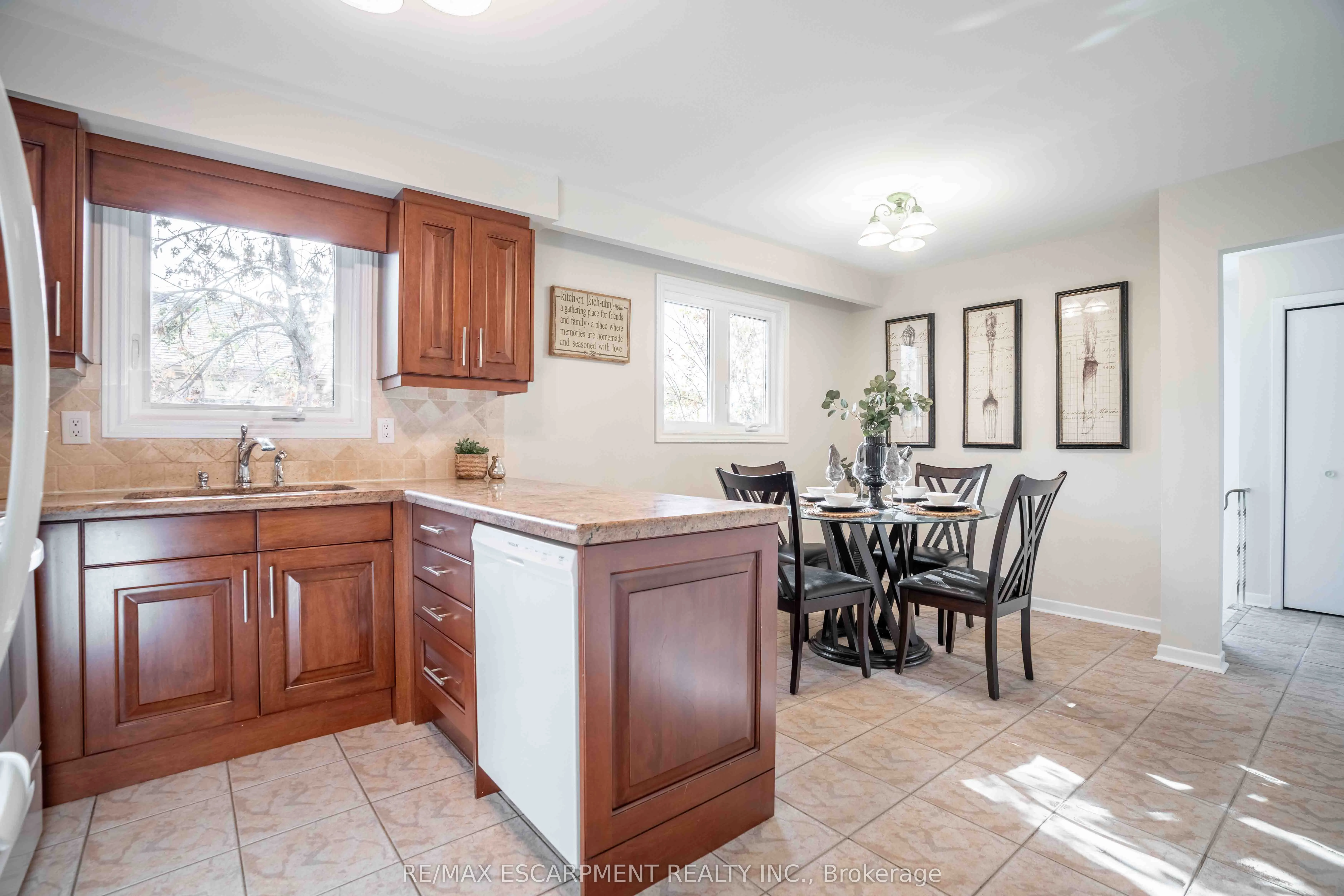 2559 Kingsberry Crescent