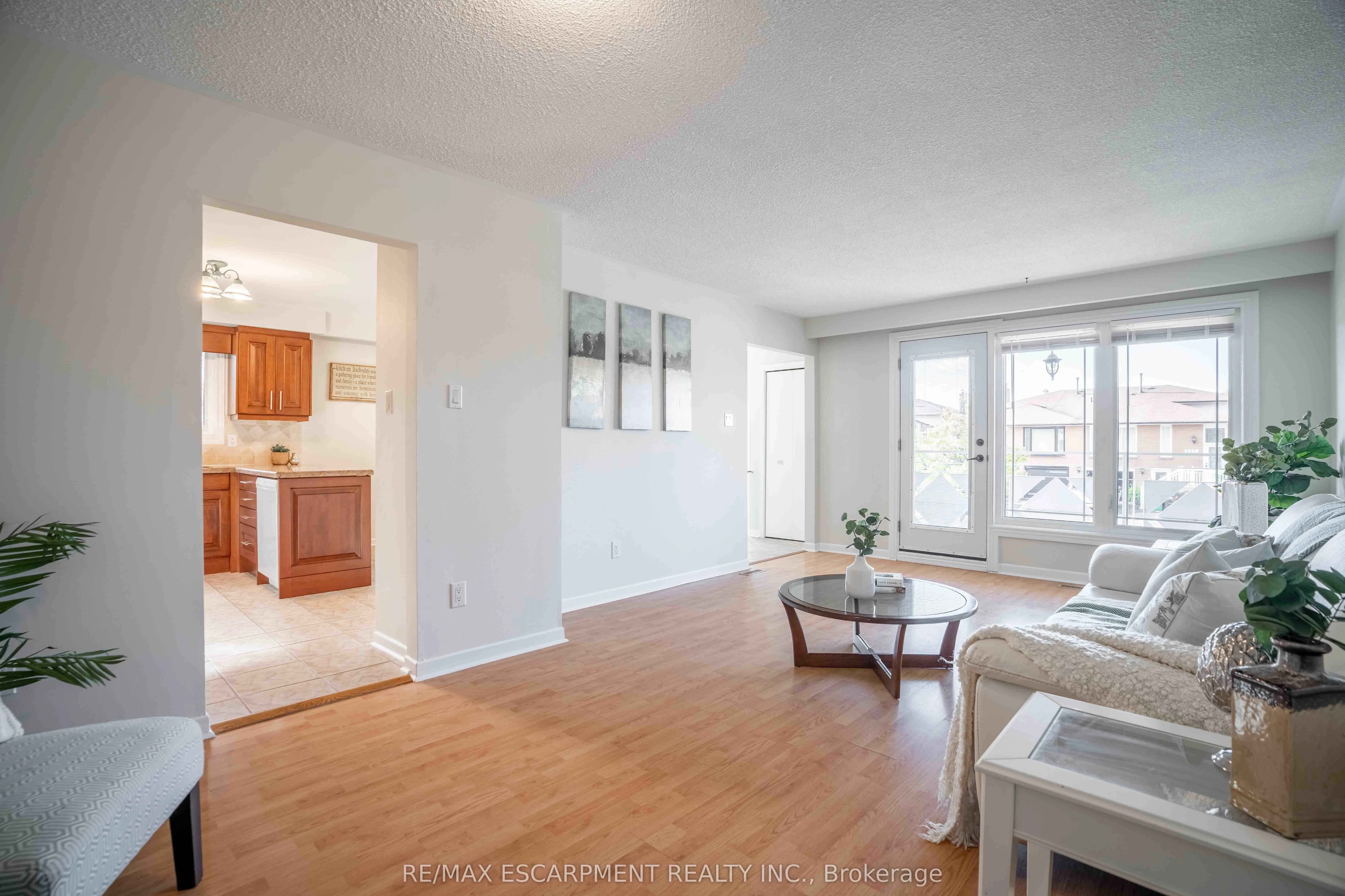 2559 Kingsberry Crescent