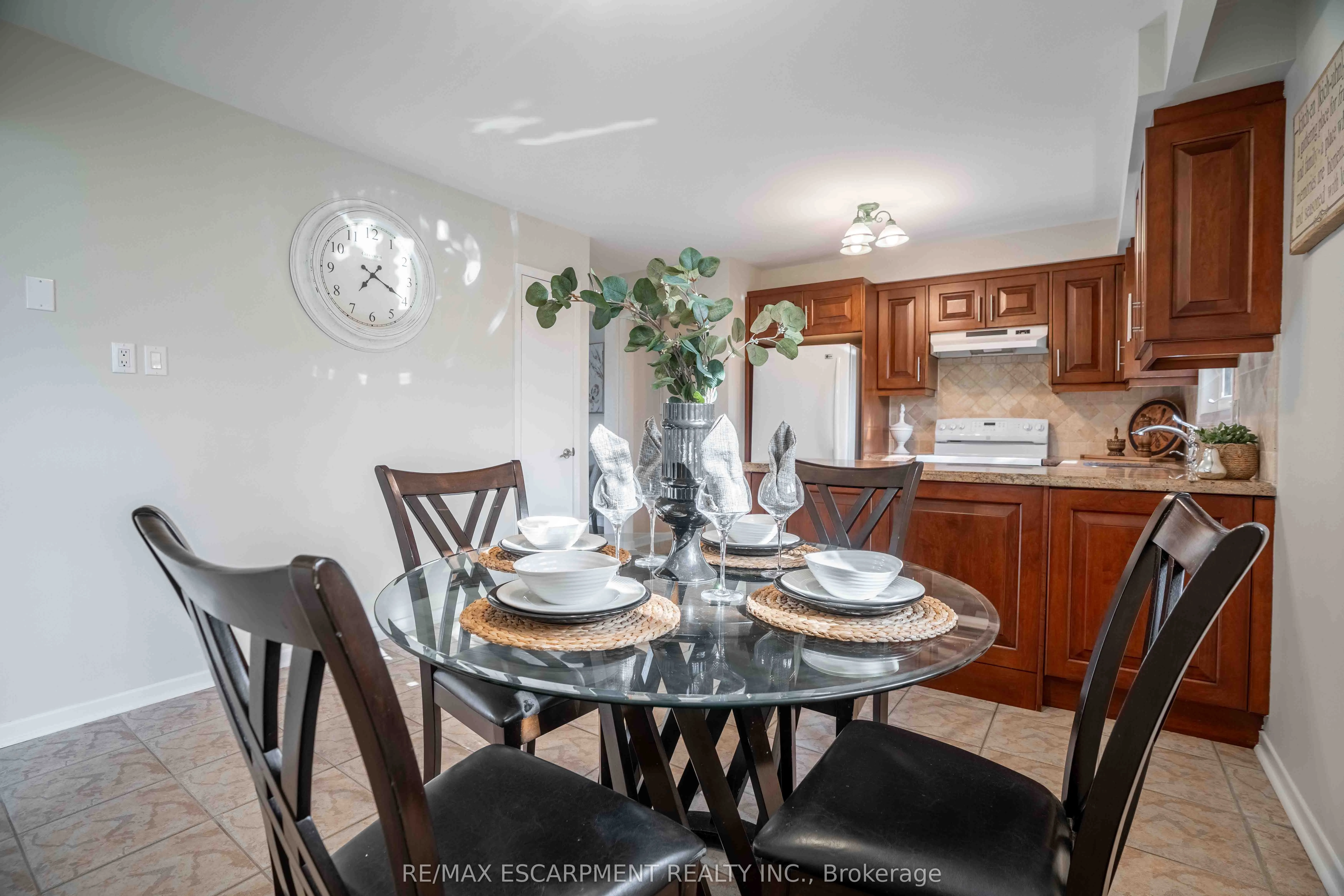 2559 Kingsberry Crescent