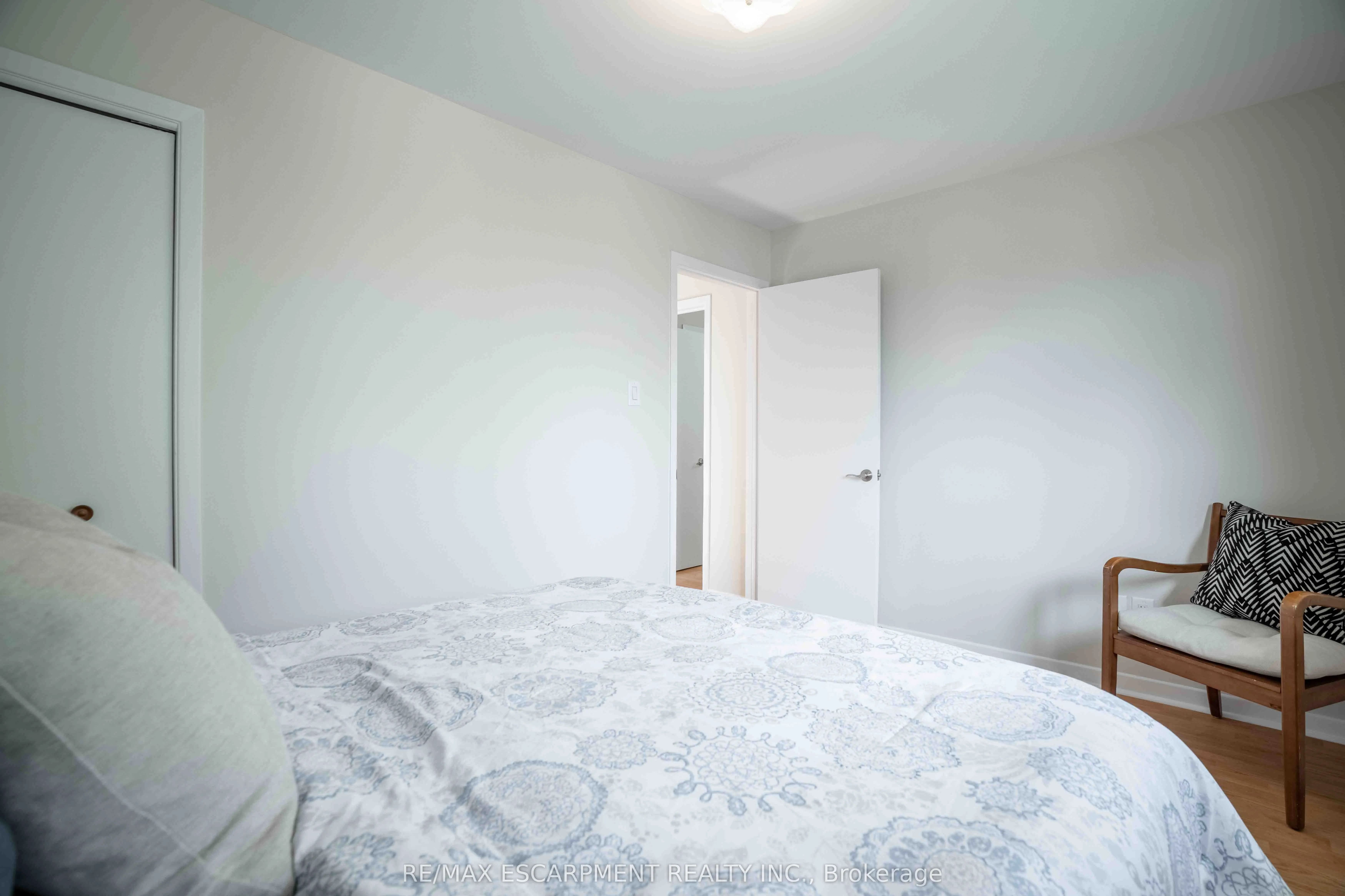 2559 Kingsberry Crescent