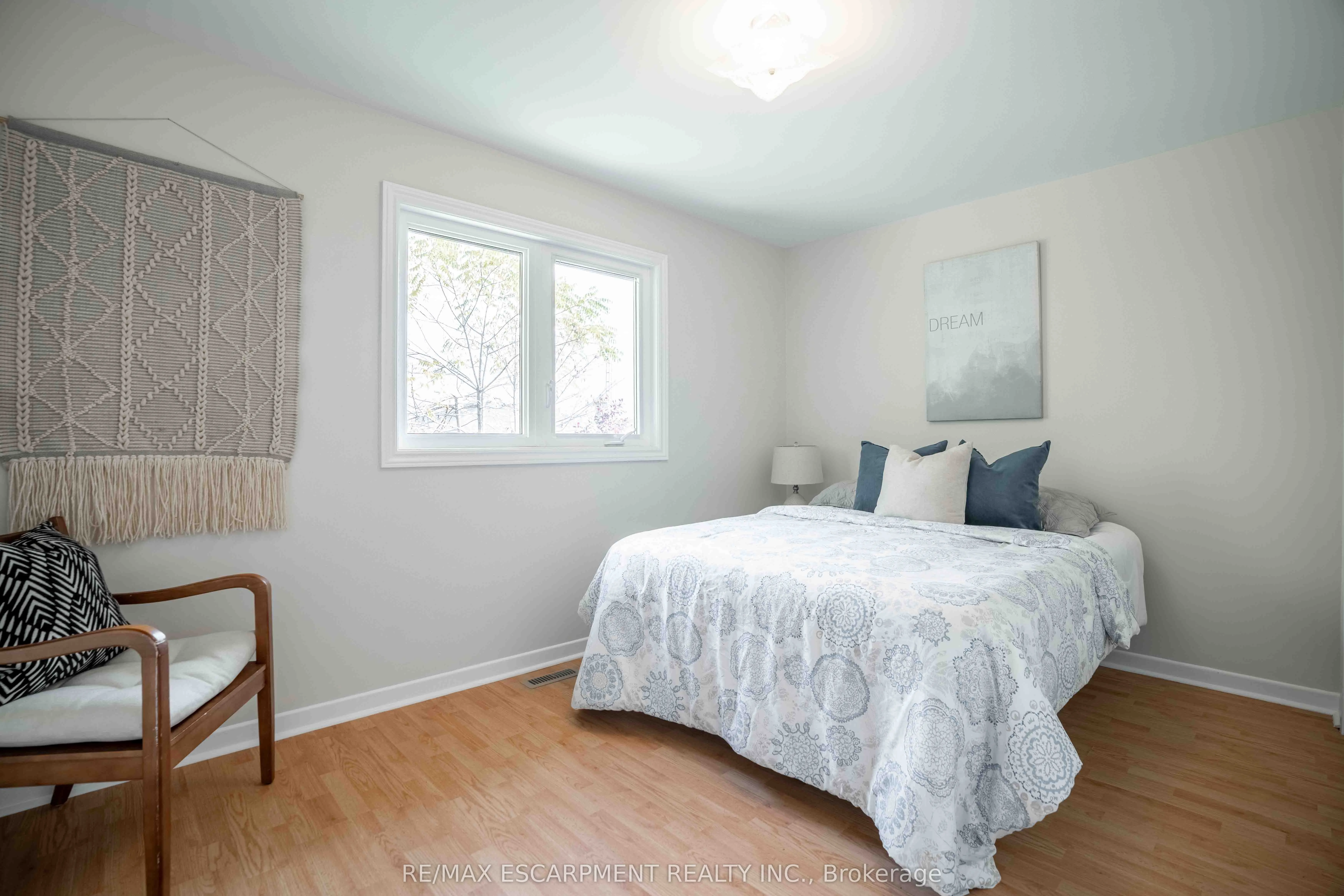 2559 Kingsberry Crescent