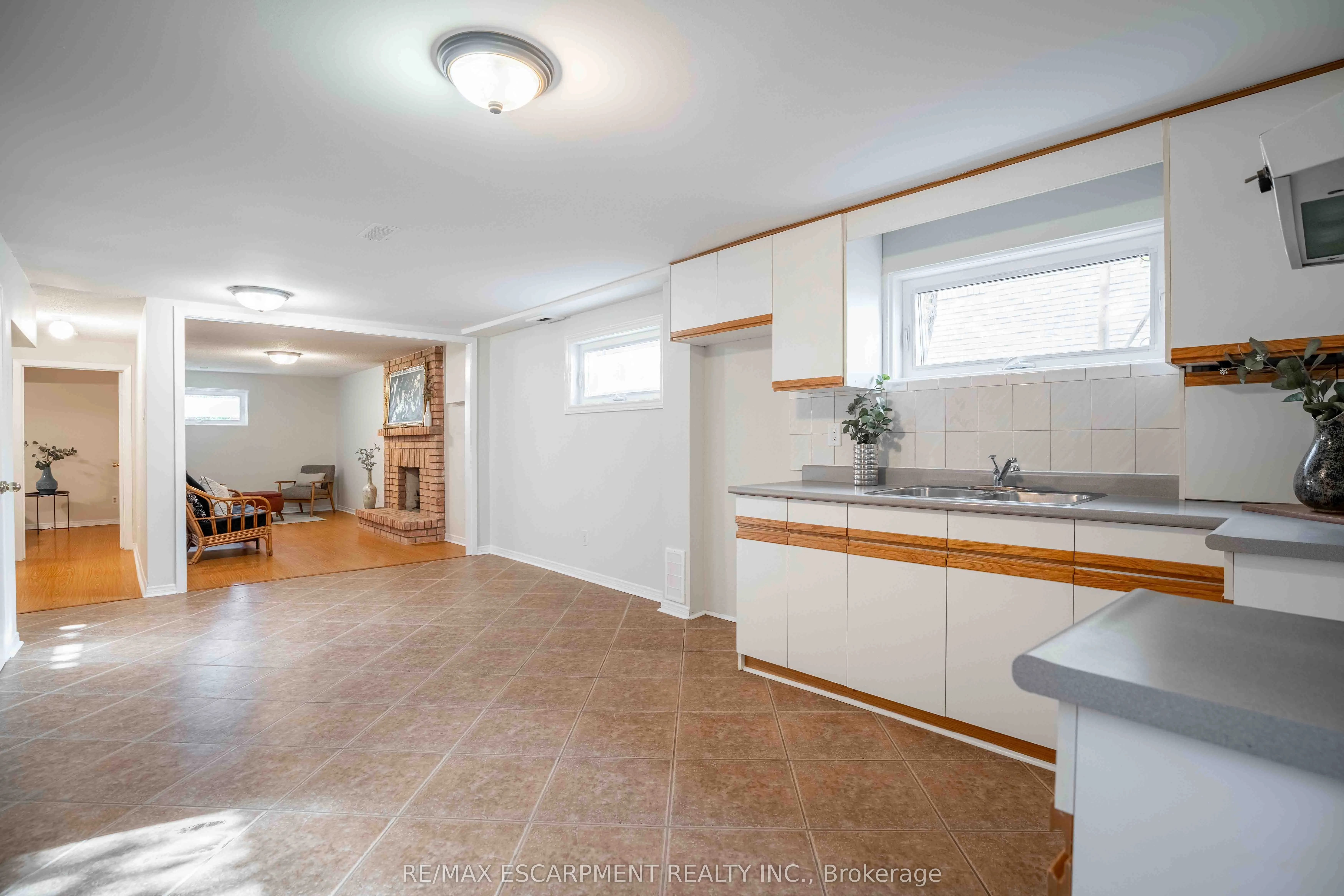 2559 Kingsberry Crescent