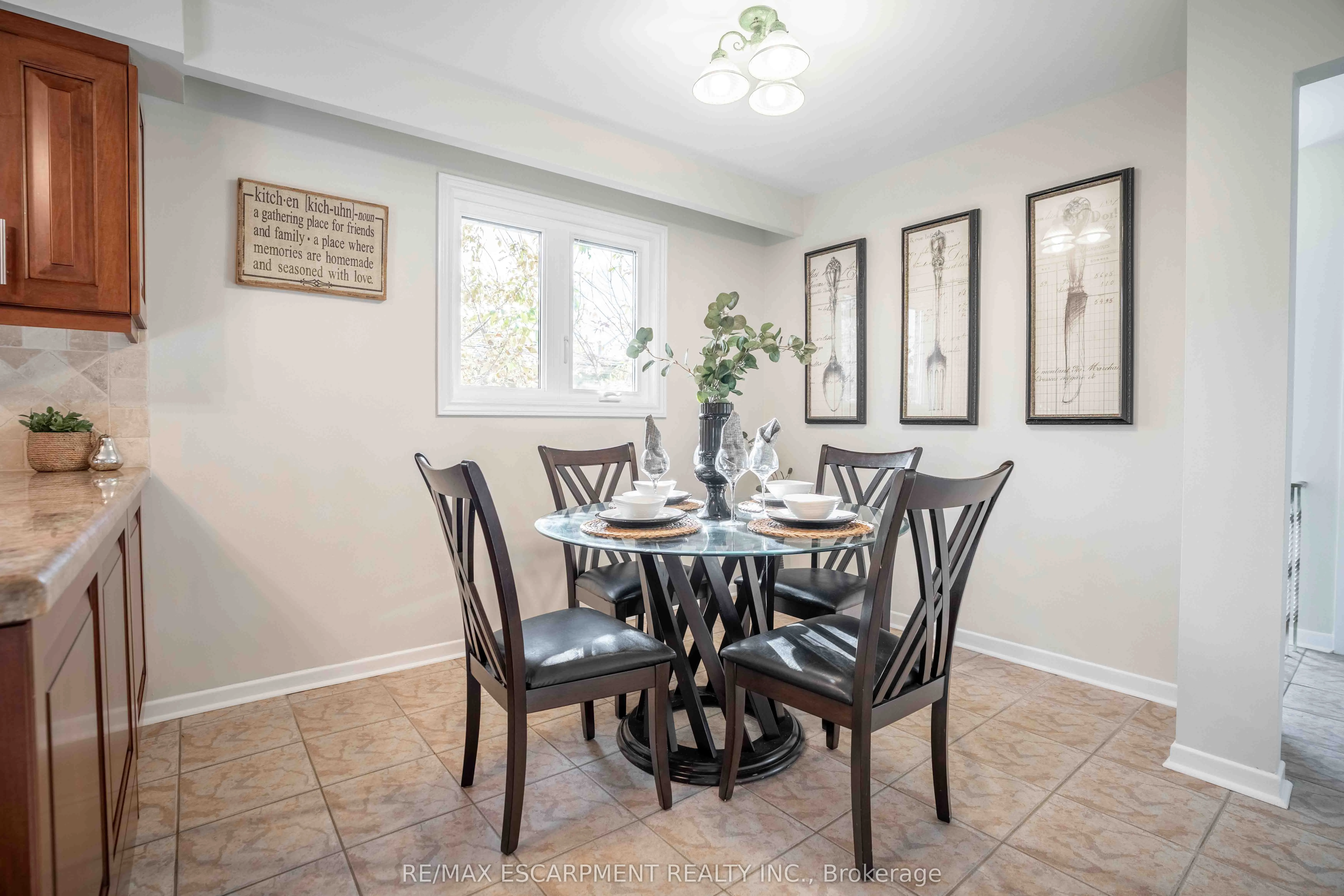 2559 Kingsberry Crescent