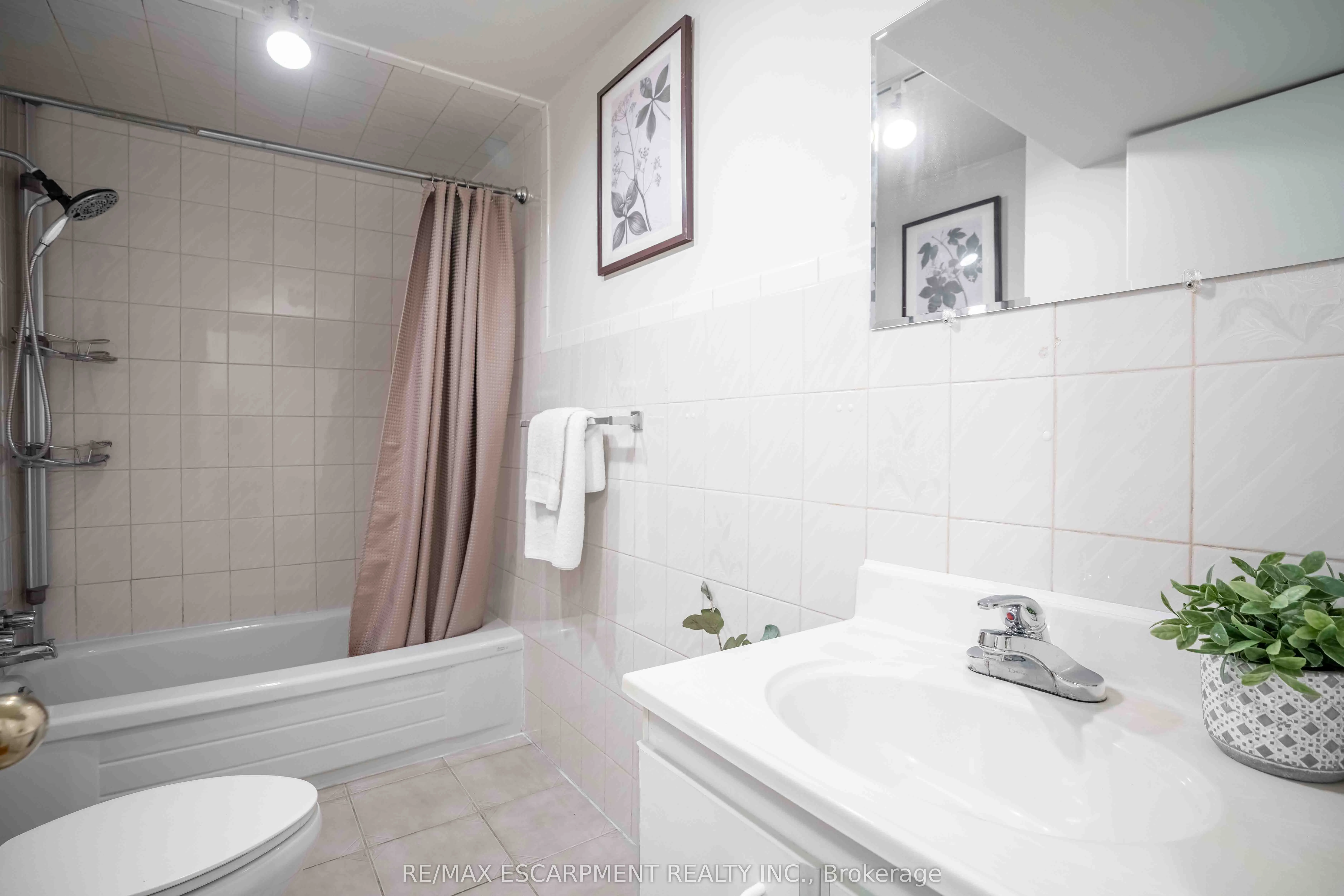 2559 Kingsberry Crescent