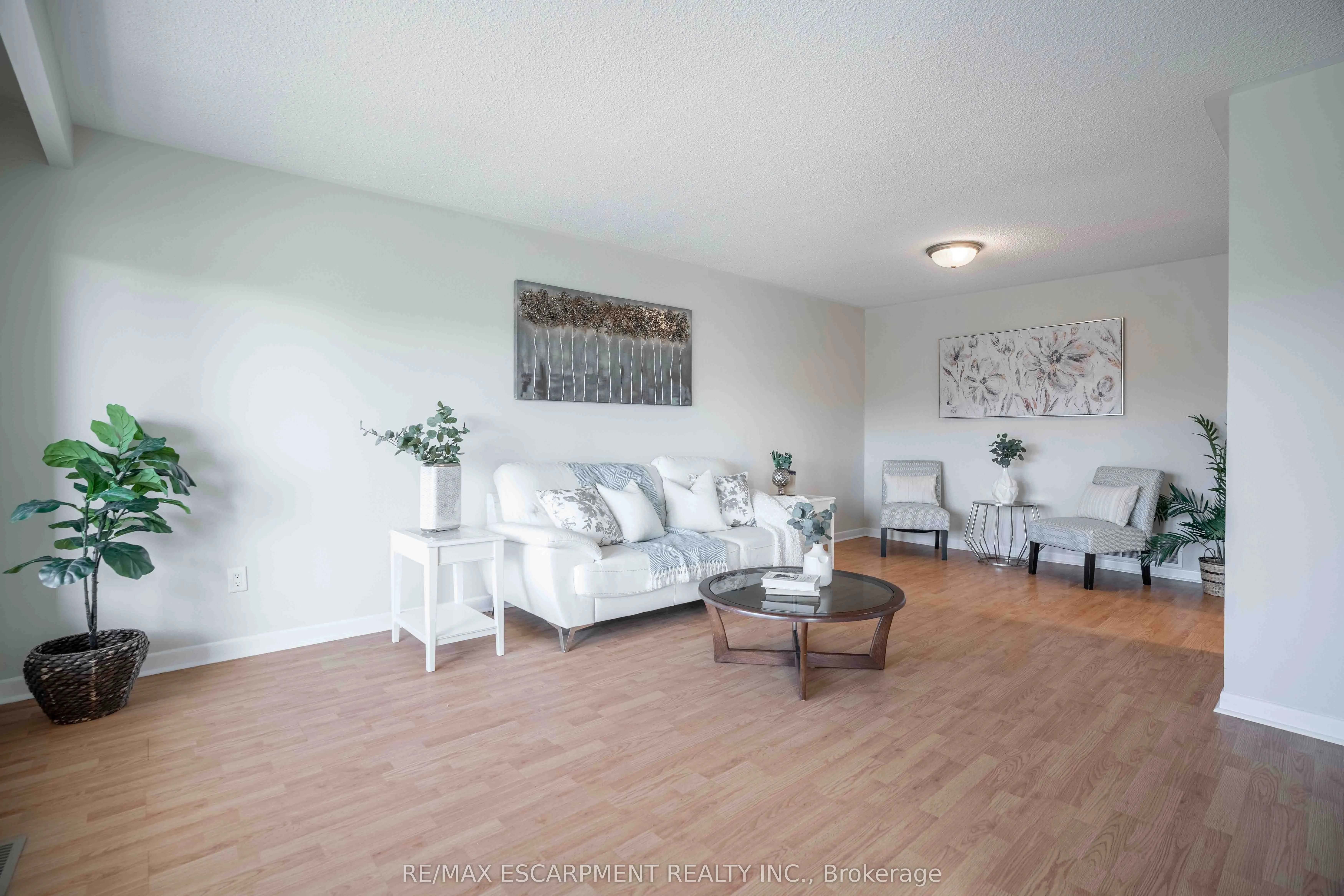 2559 Kingsberry Crescent