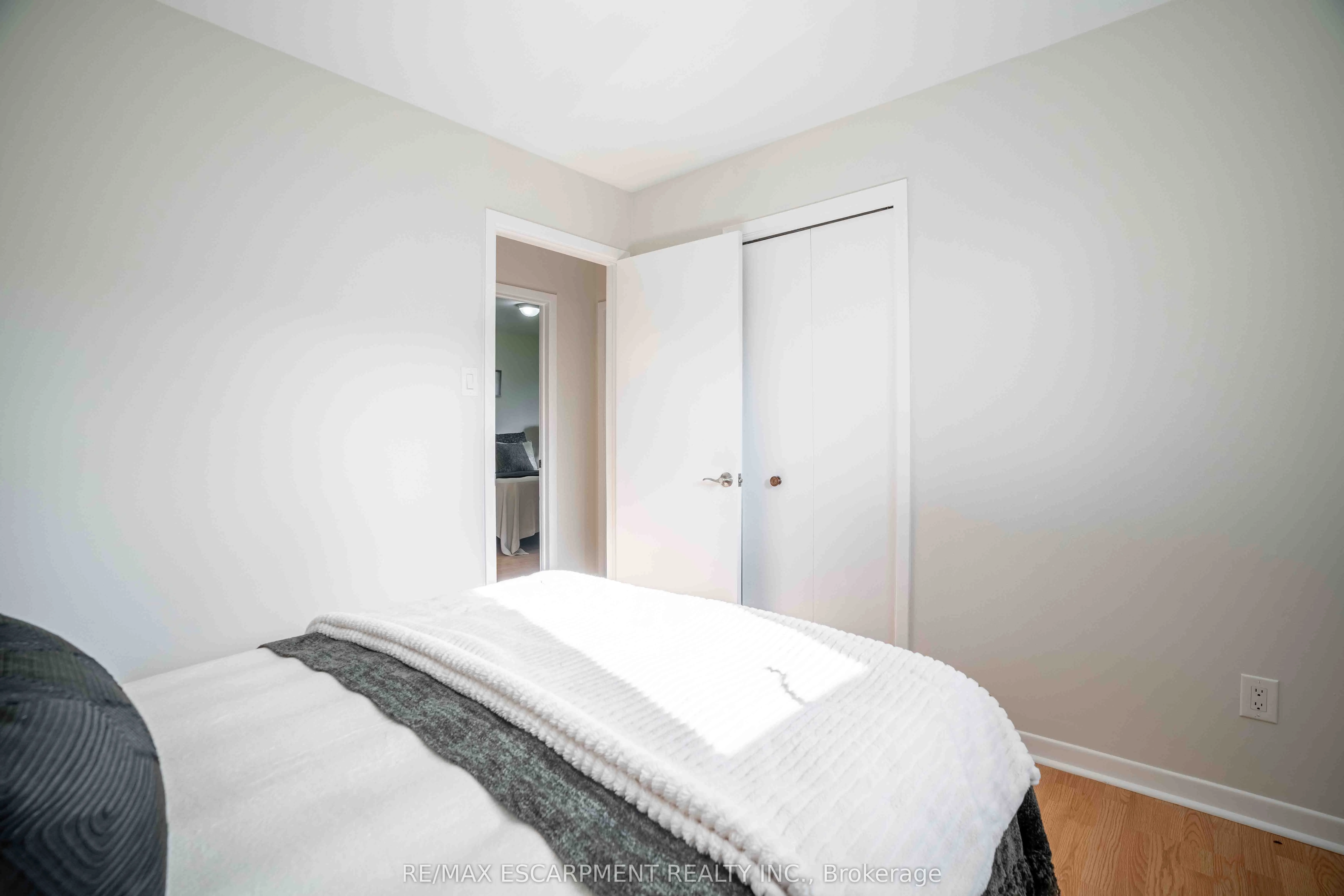 2559 Kingsberry Crescent