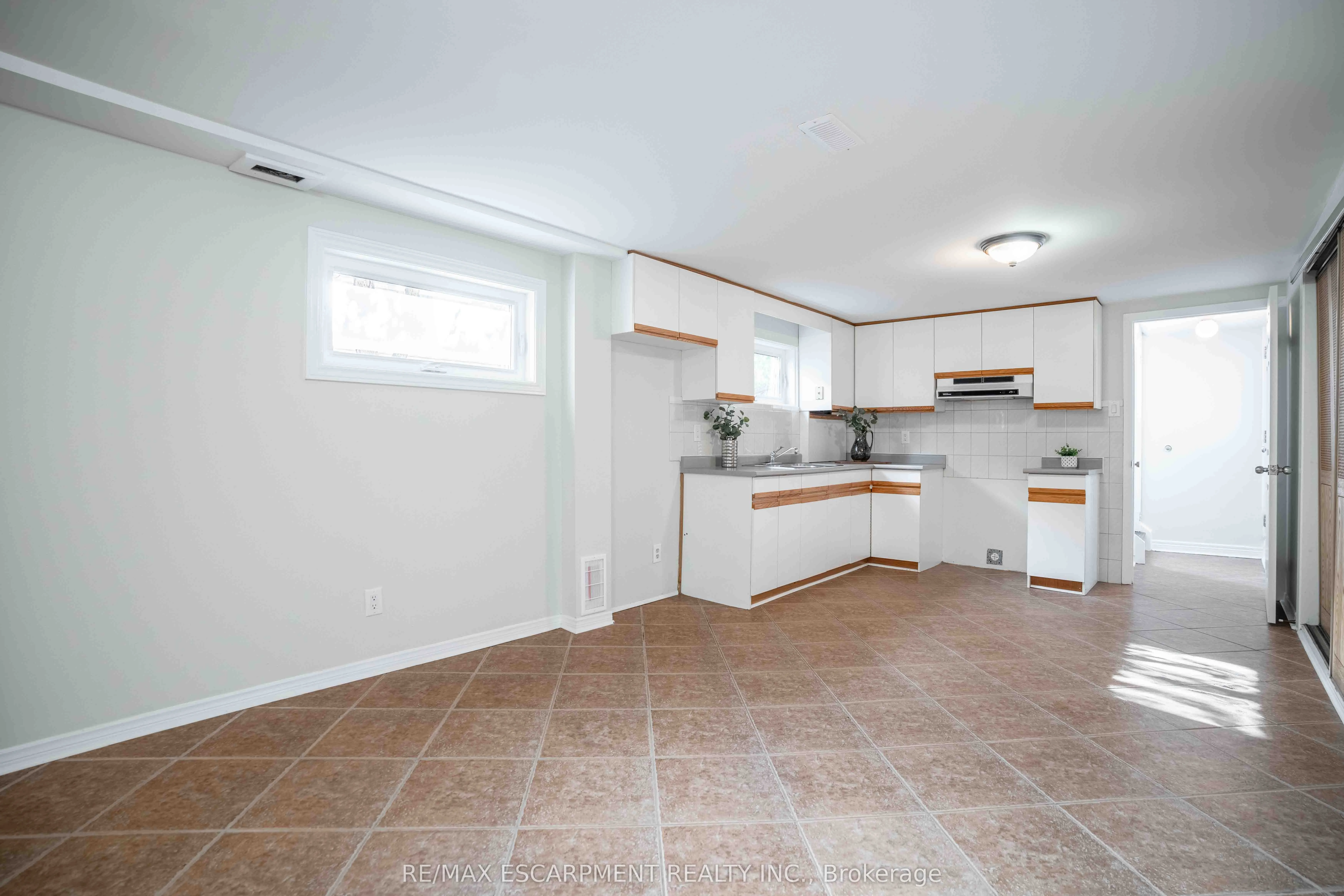 2559 Kingsberry Crescent