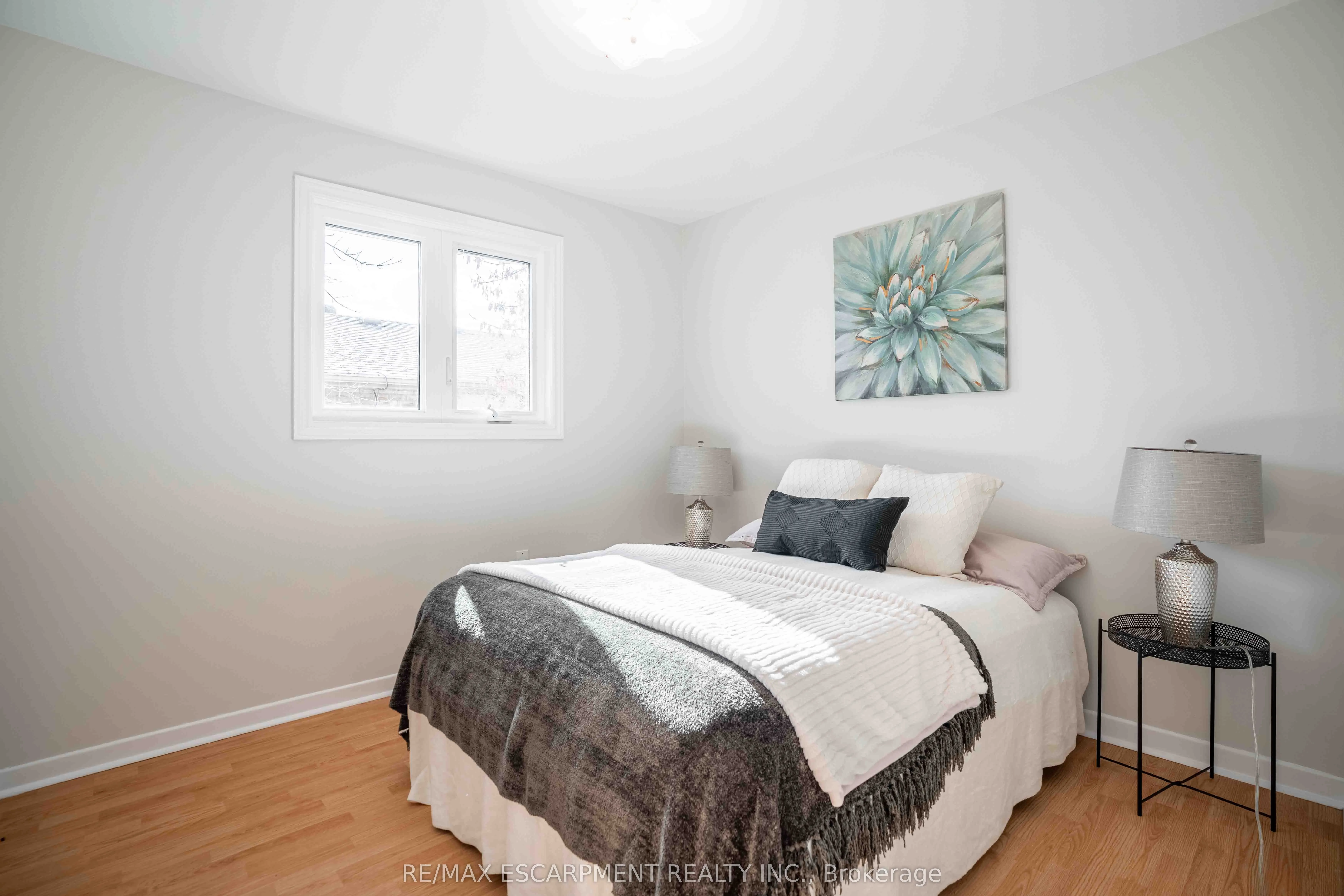 2559 Kingsberry Crescent