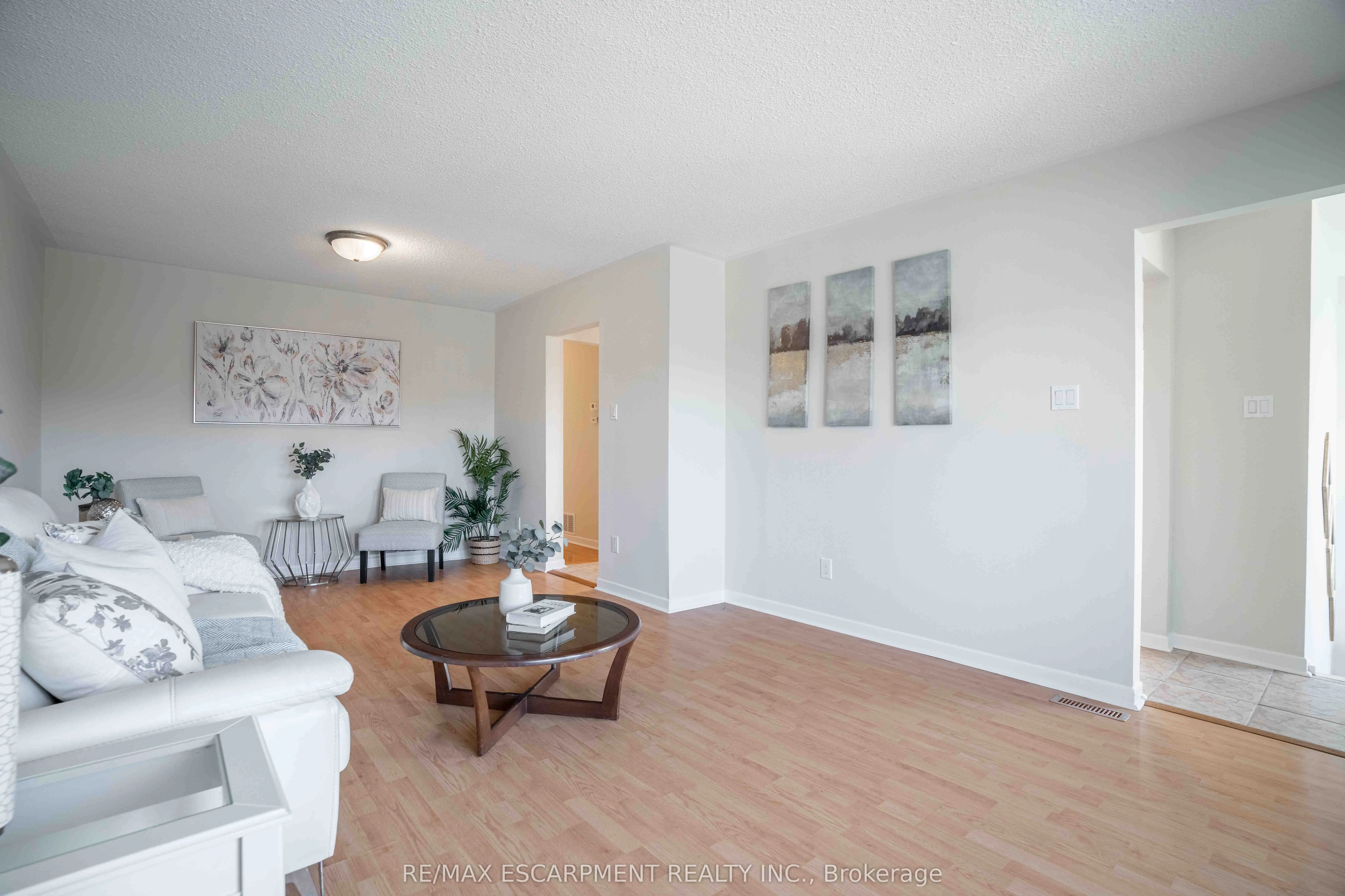 2559 Kingsberry Crescent