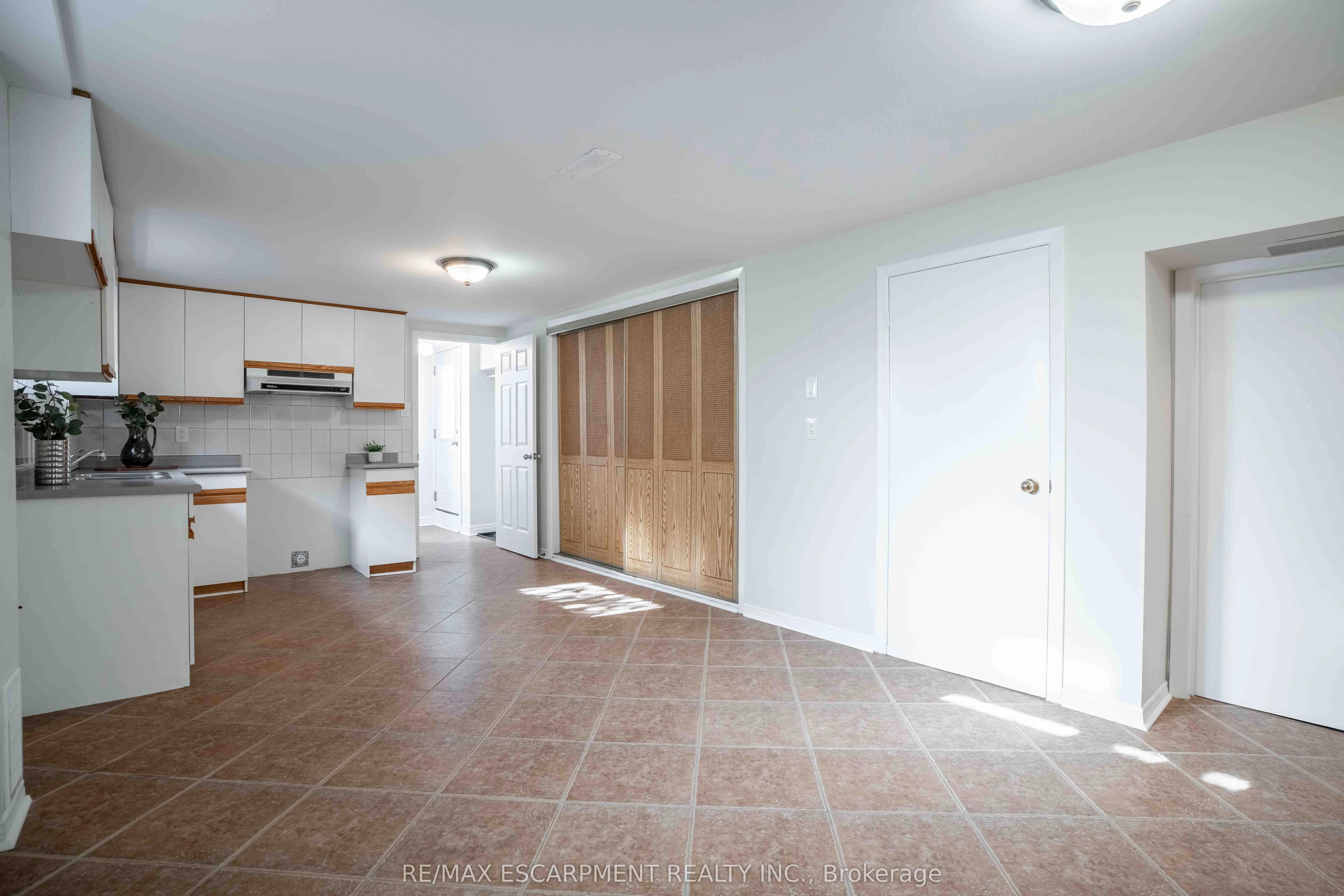 2559 Kingsberry Crescent