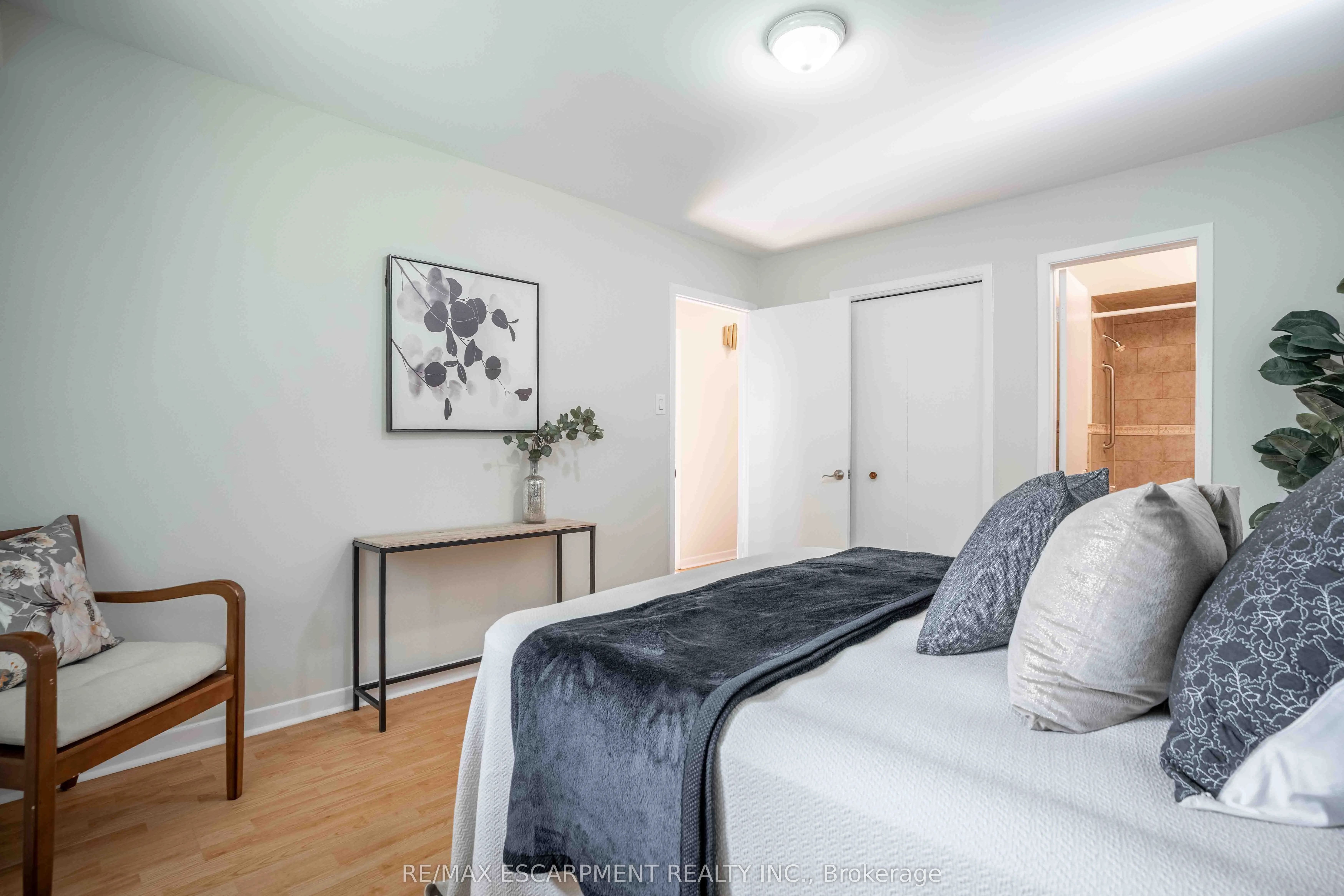 2559 Kingsberry Crescent