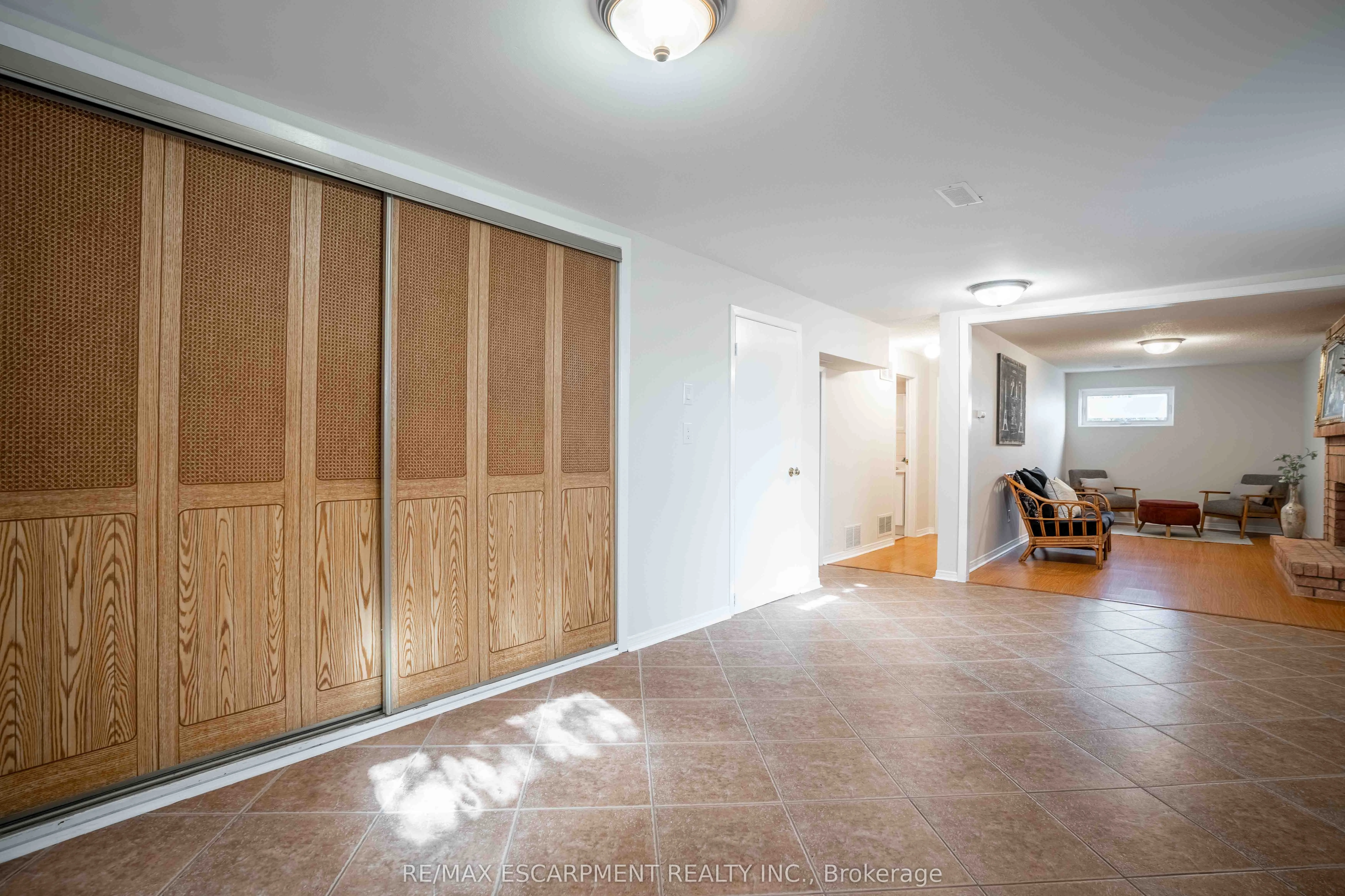 2559 Kingsberry Crescent