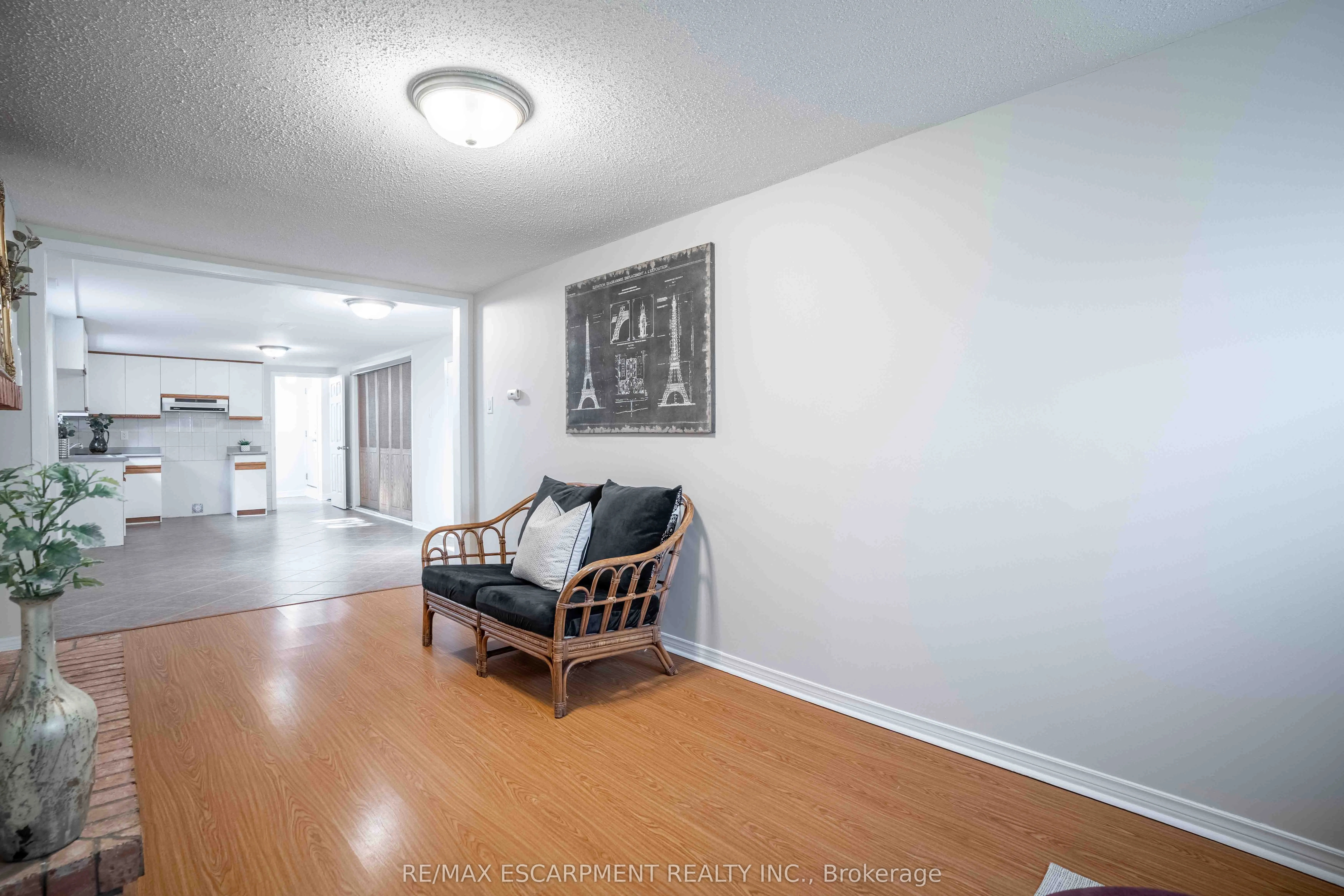 2559 Kingsberry Crescent