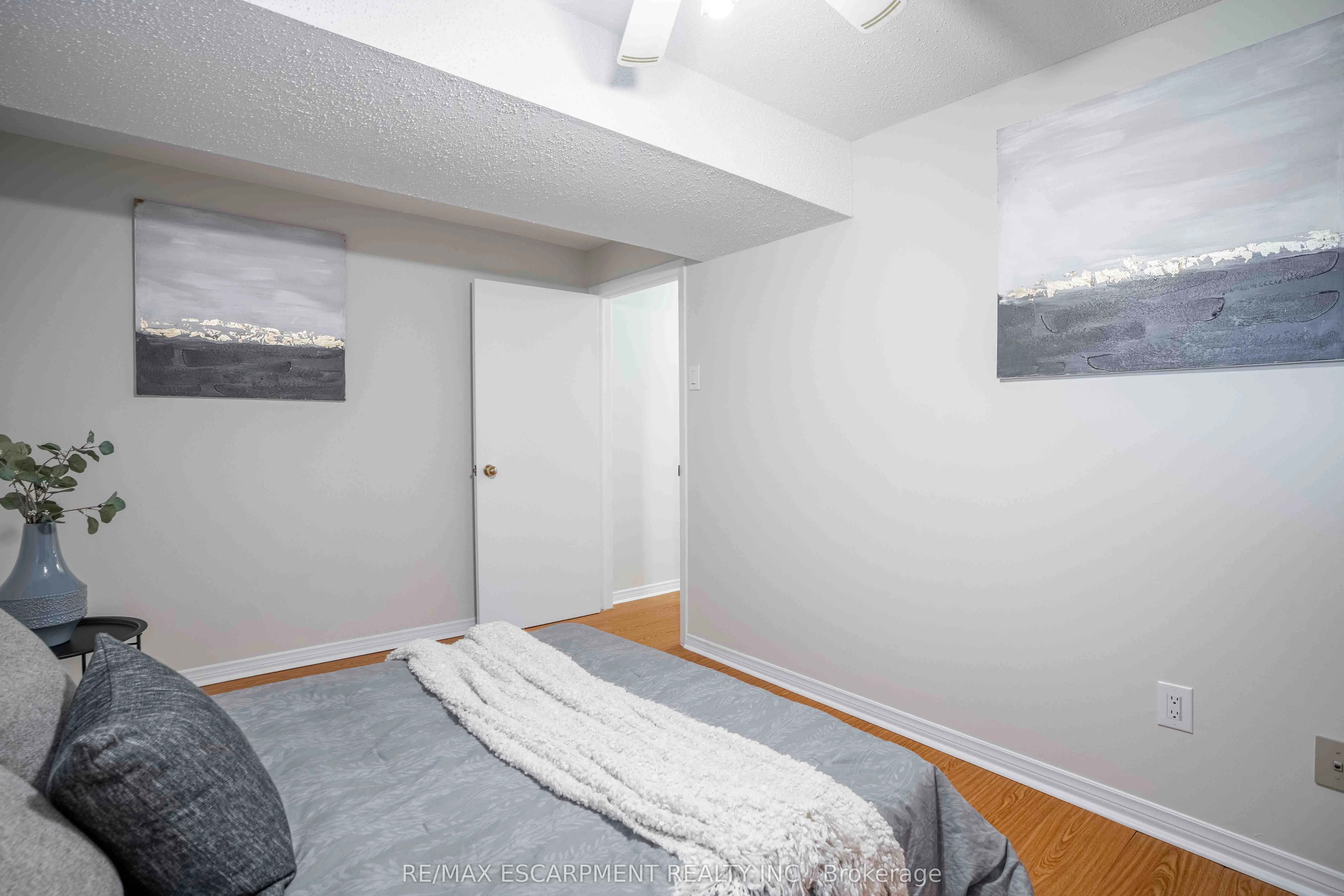 2559 Kingsberry Crescent