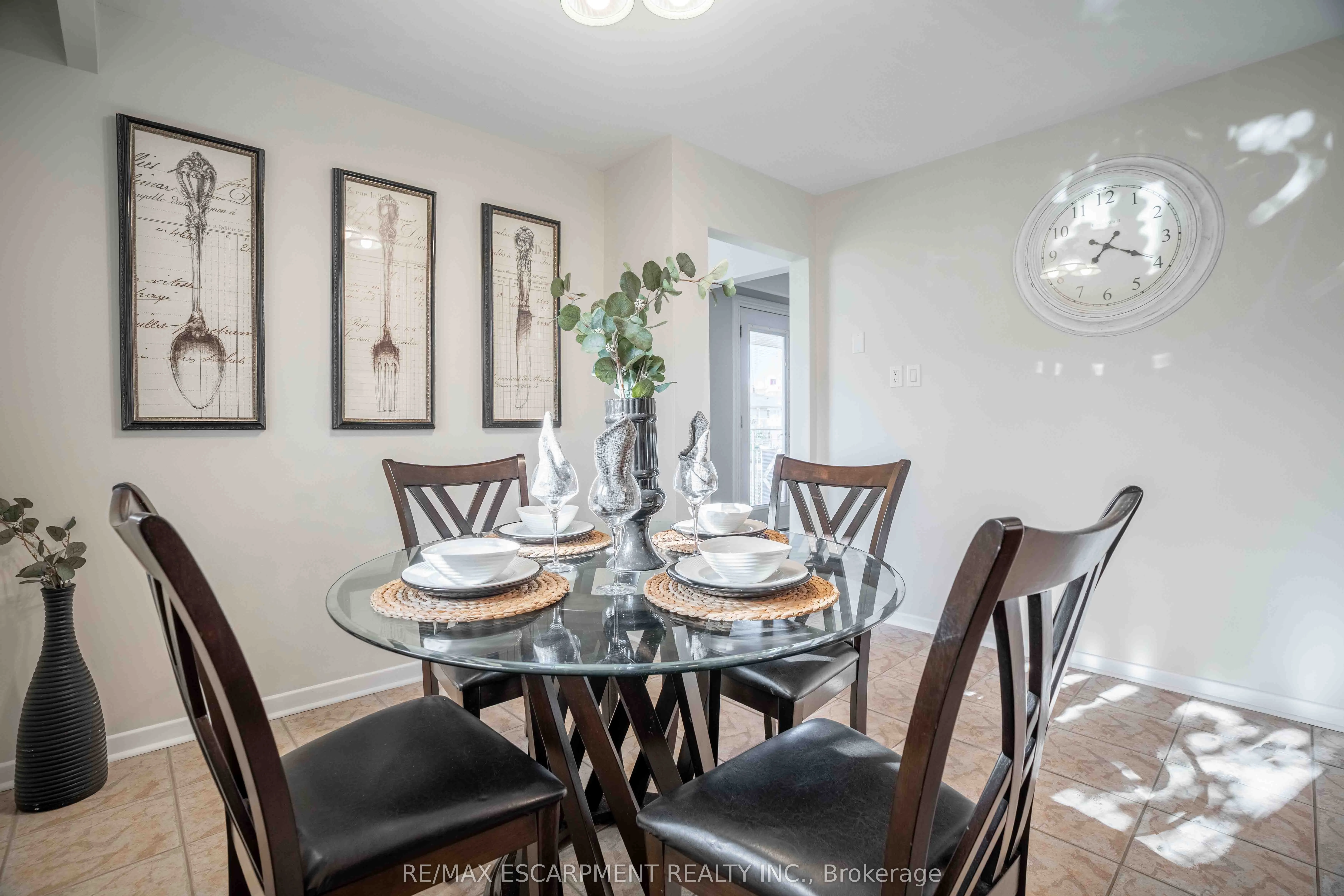 2559 Kingsberry Crescent