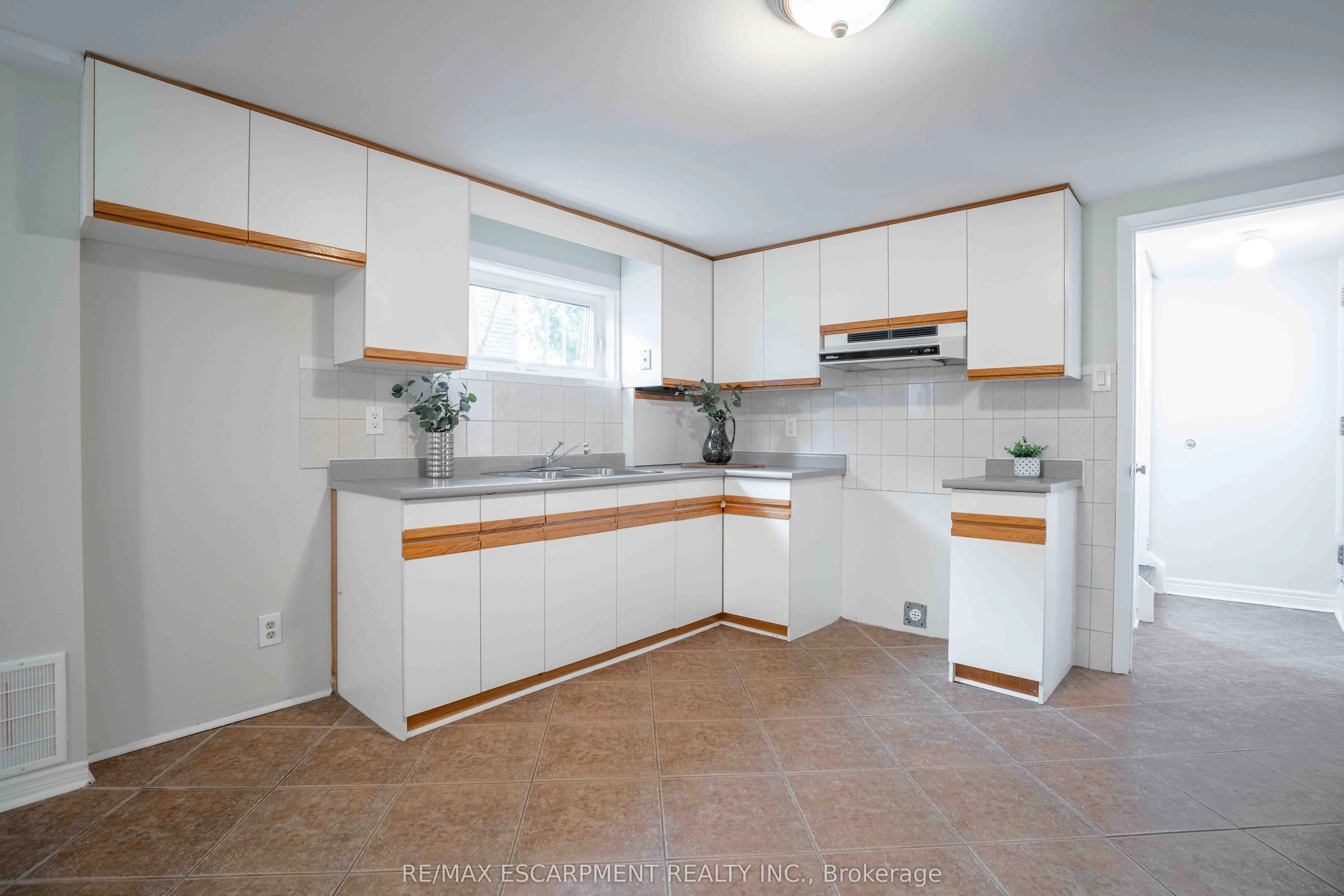 2559 Kingsberry Crescent