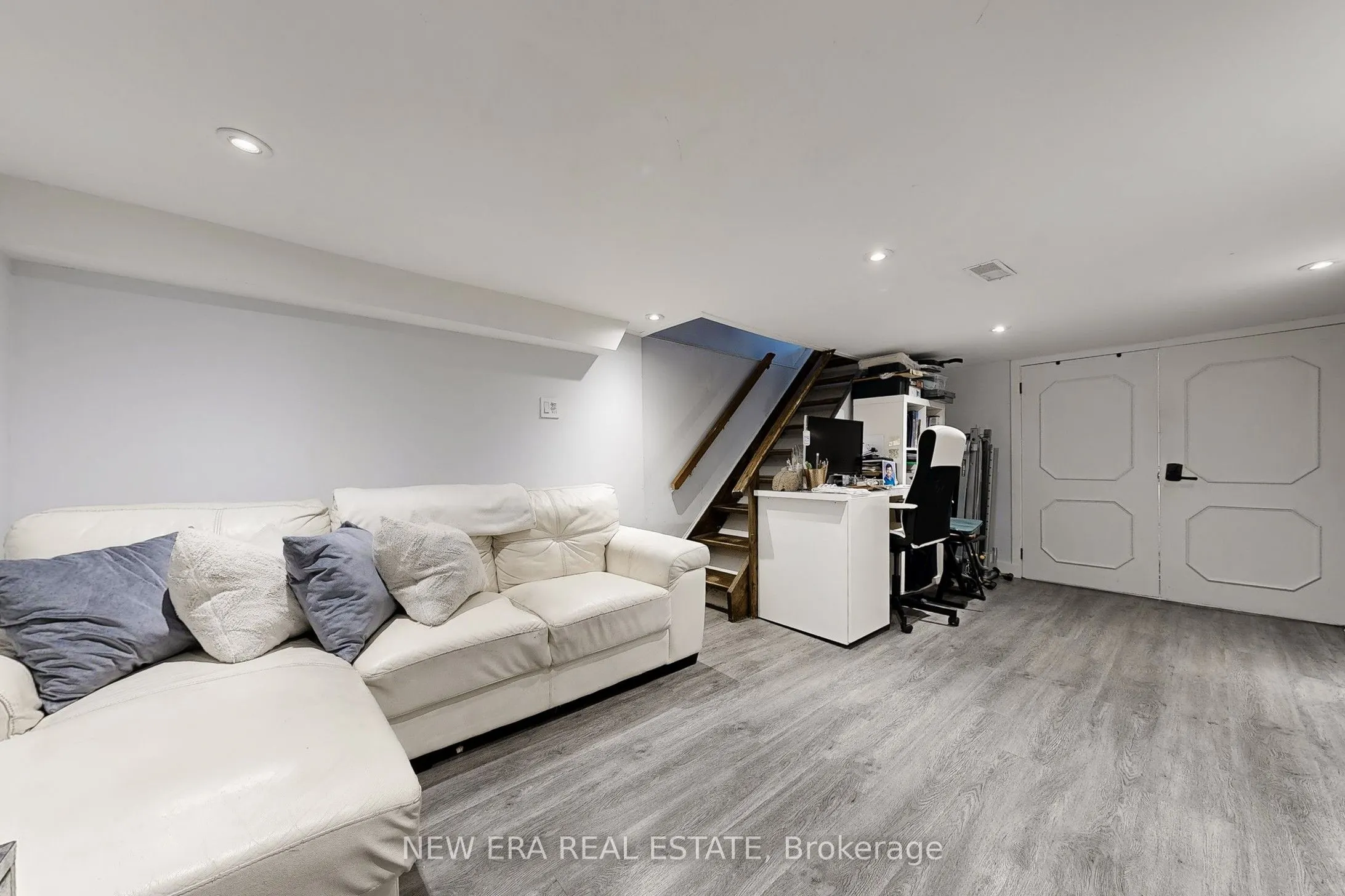 53 Burnfield Avenue