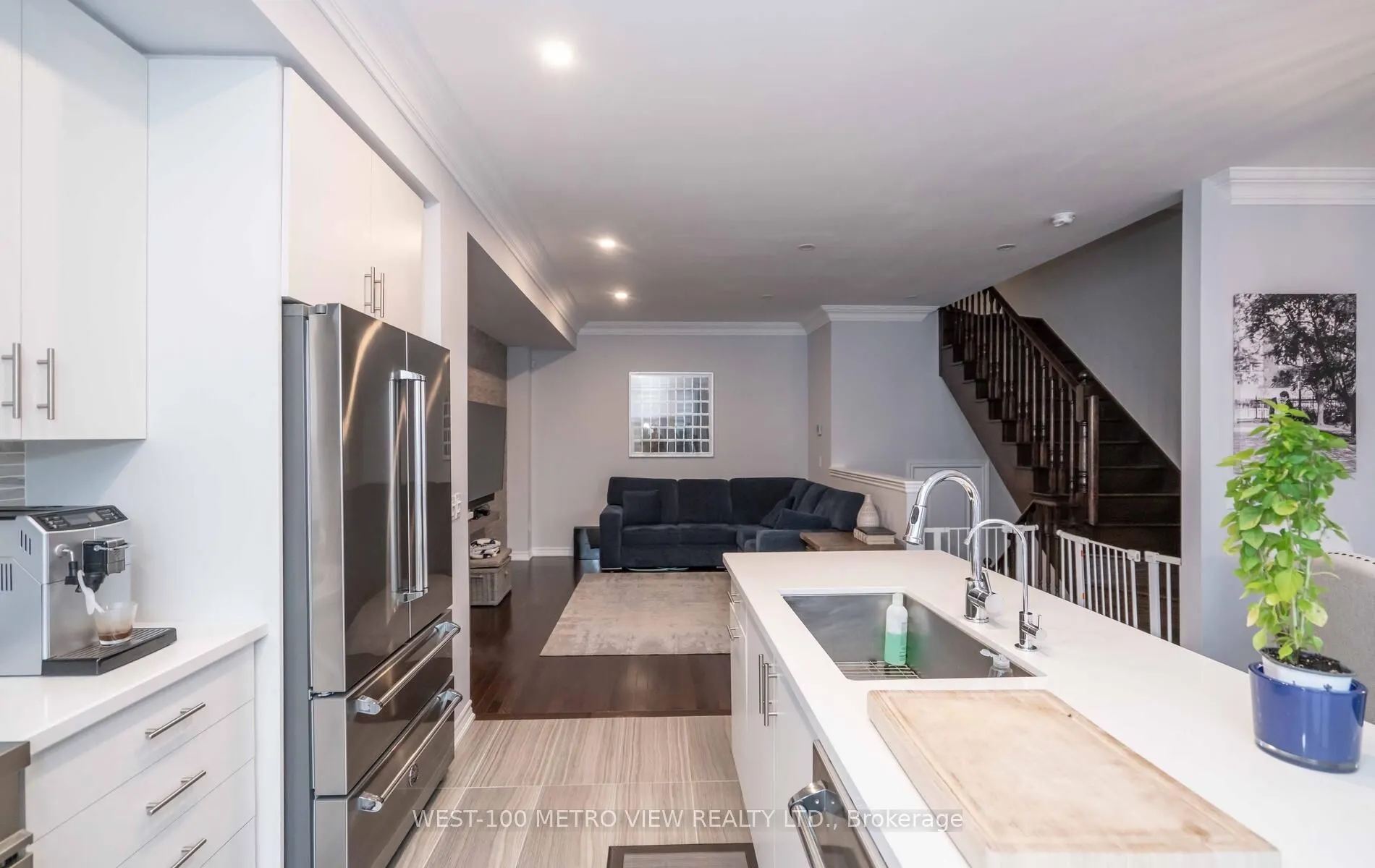 406 Athabasca Common