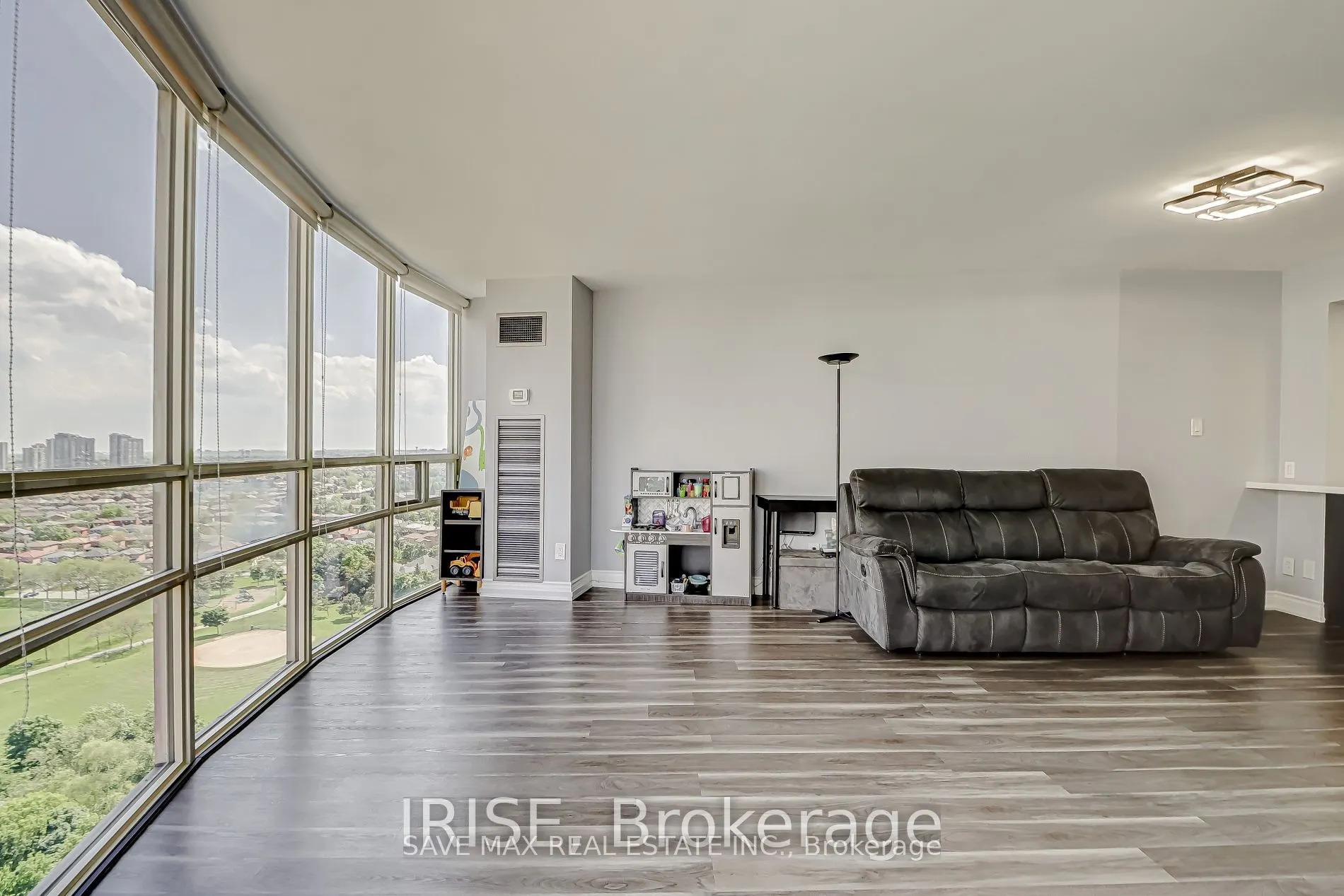 50 Eglington Avenue W, #1906