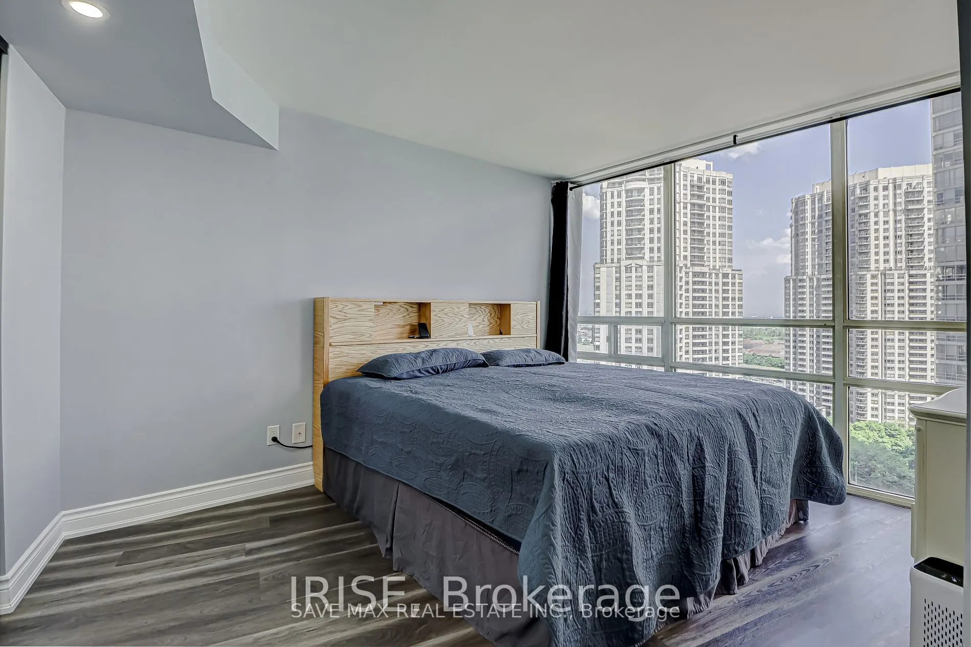 50 Eglington Avenue W, #1906