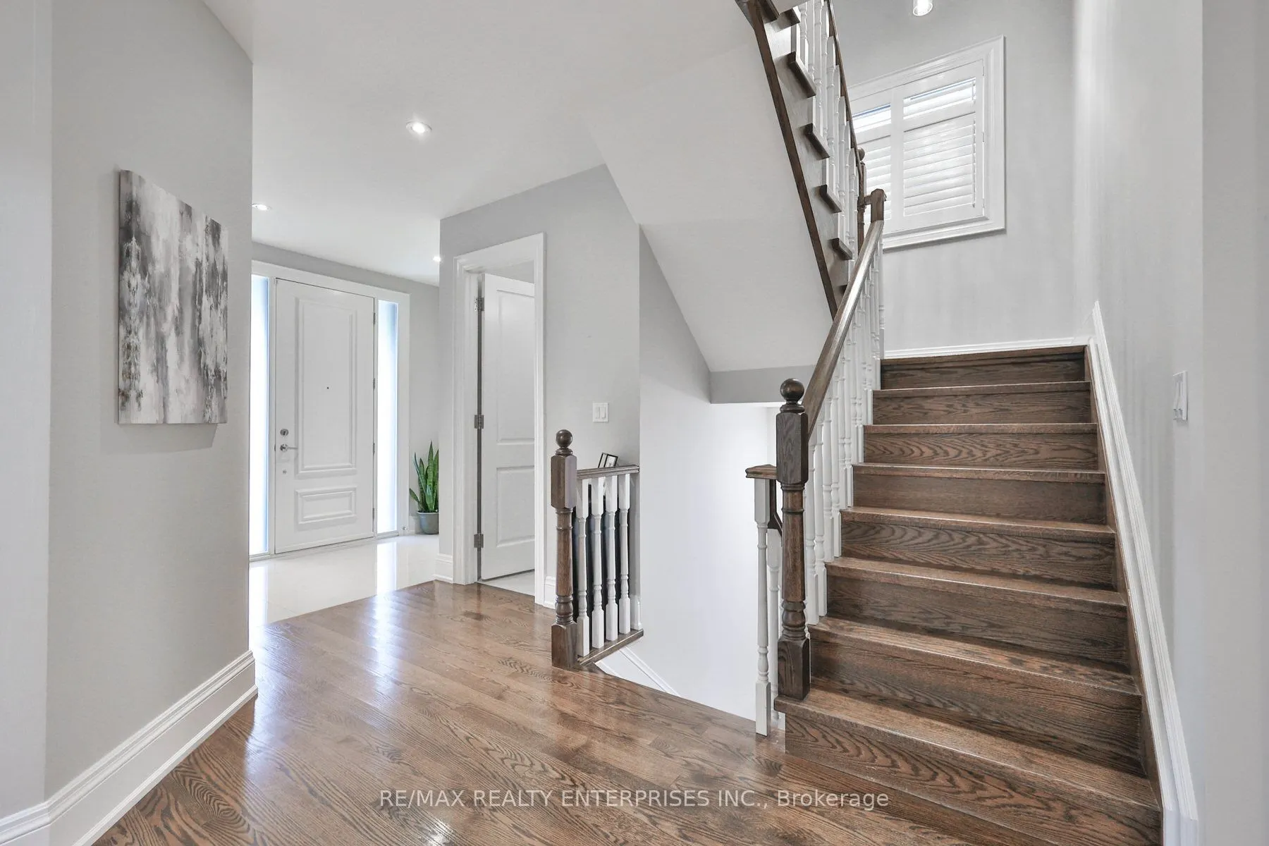 1075 Haig Boulevard