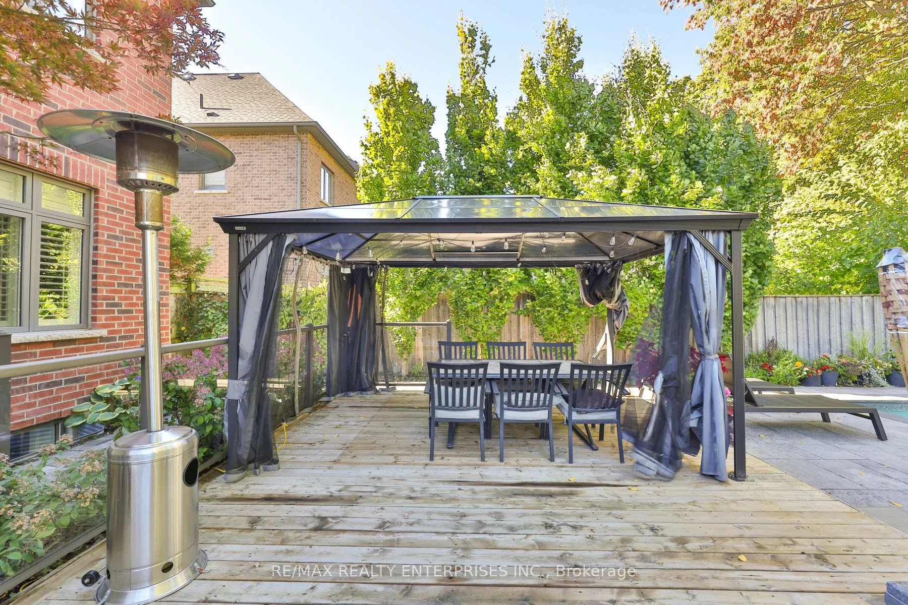 1075 Haig Boulevard