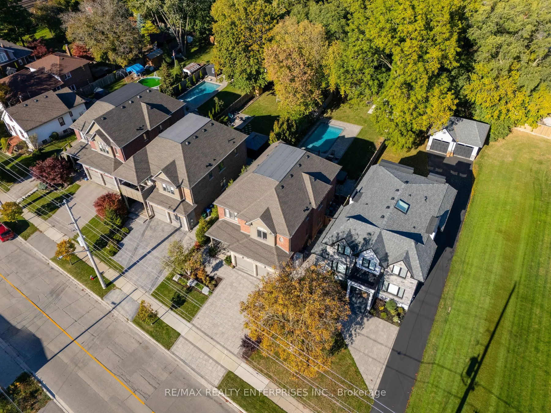 1075 Haig Boulevard