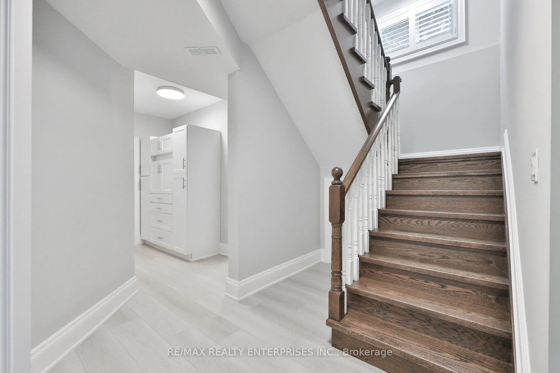 1075 Haig Boulevard