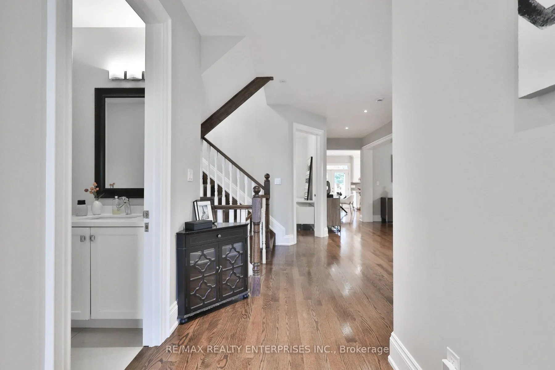 1075 Haig Boulevard