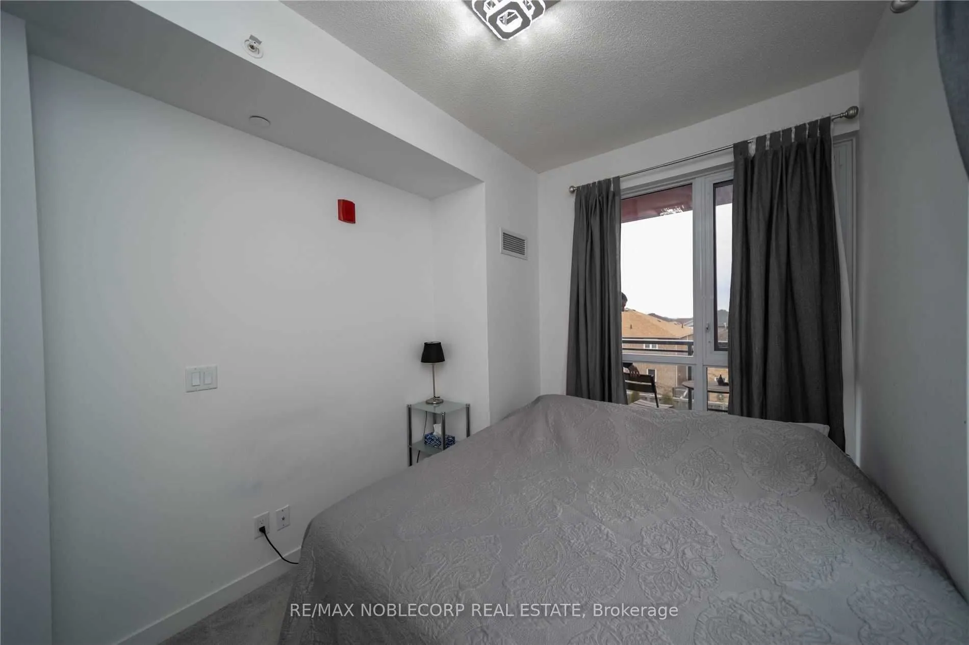 5260 Dundas Street, #C321