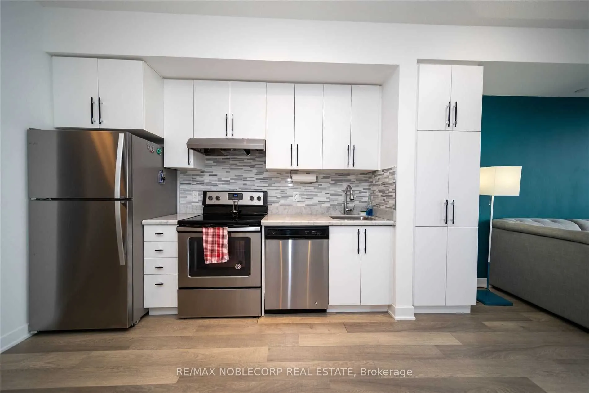 5260 Dundas Street, #C321