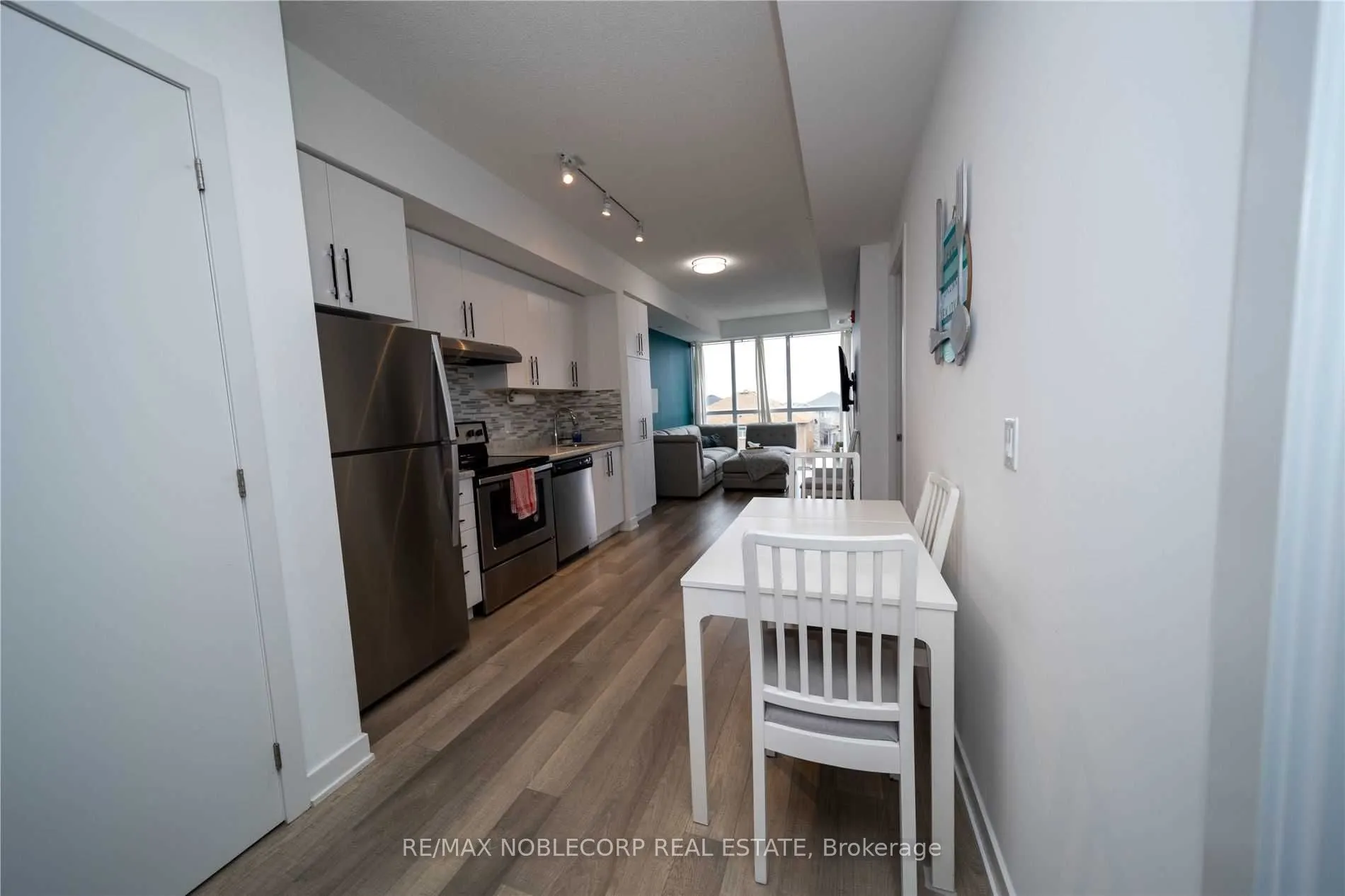 5260 Dundas Street, #C321