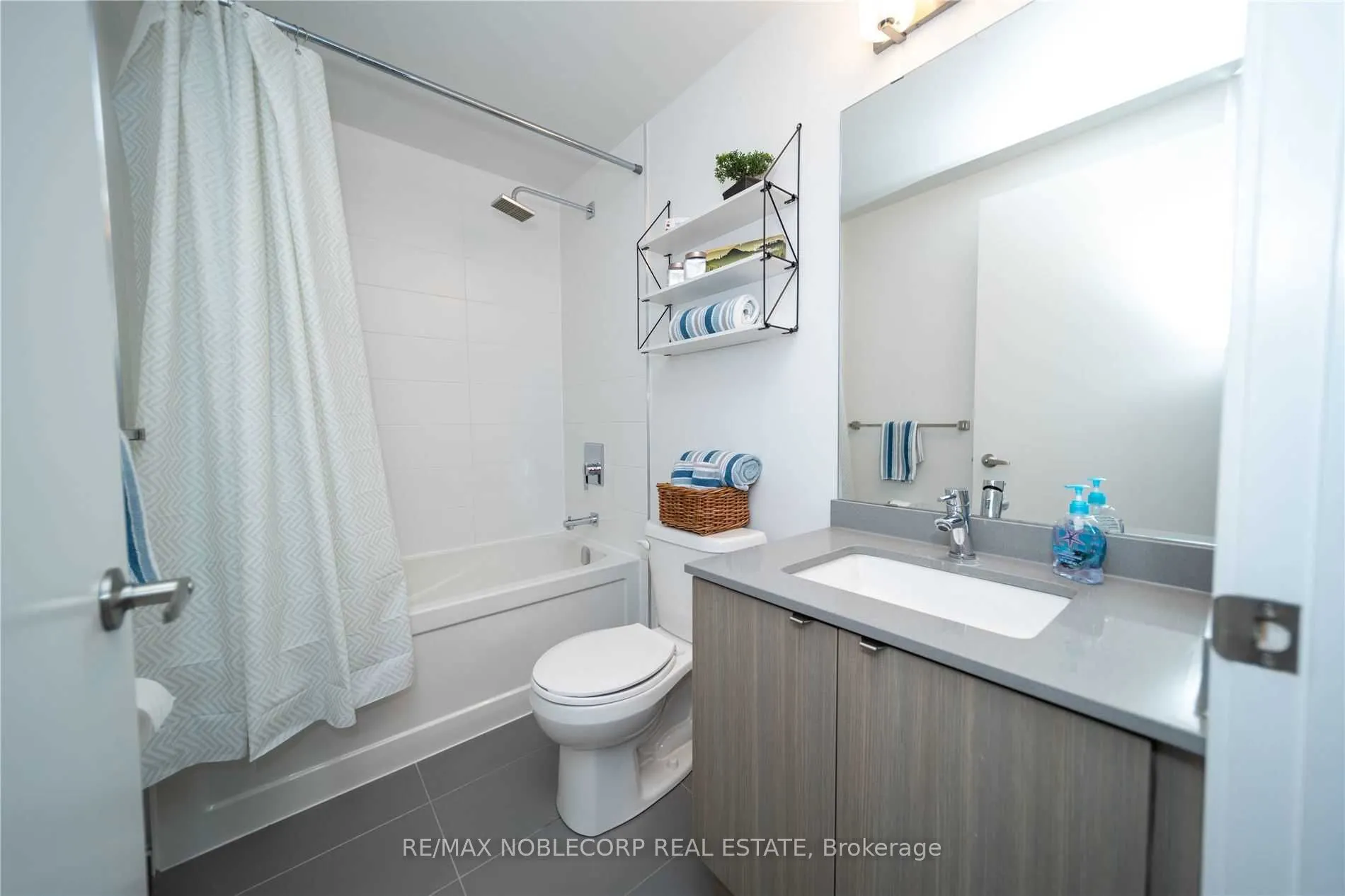 5260 Dundas Street, #C321