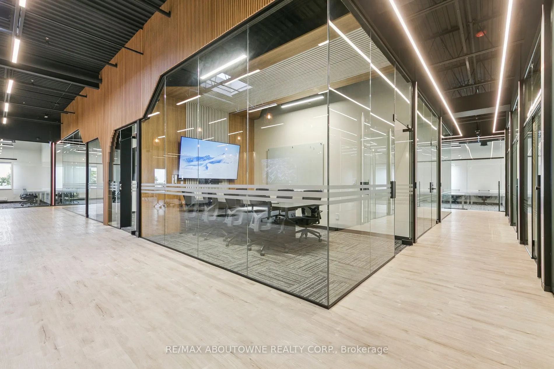320 Matheson Boulevard W
